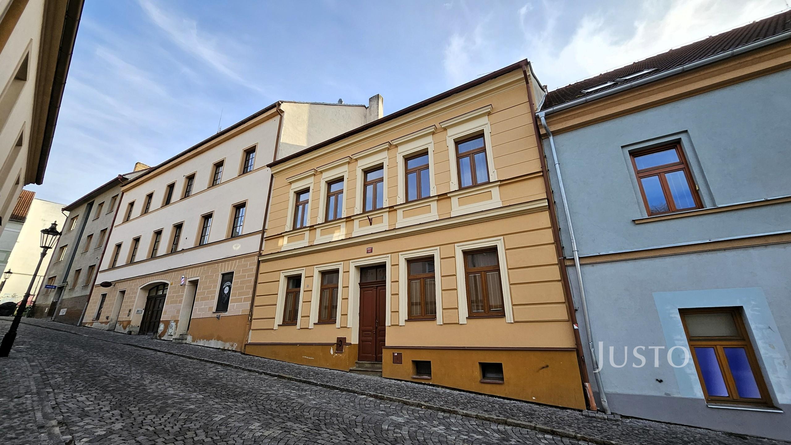 Prodej rodinného domu 300 m² s pozemkem 169 m² + terasa + balkón