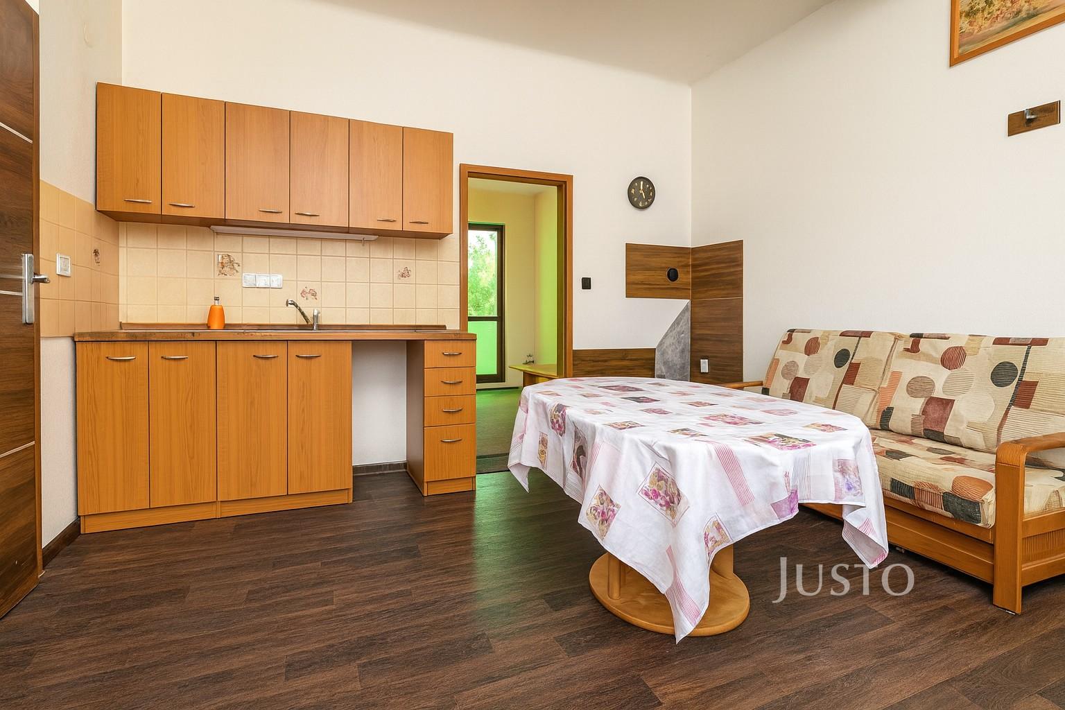 Prodej rodinného domu 300 m² s pozemkem 169 m² + terasa + balkón