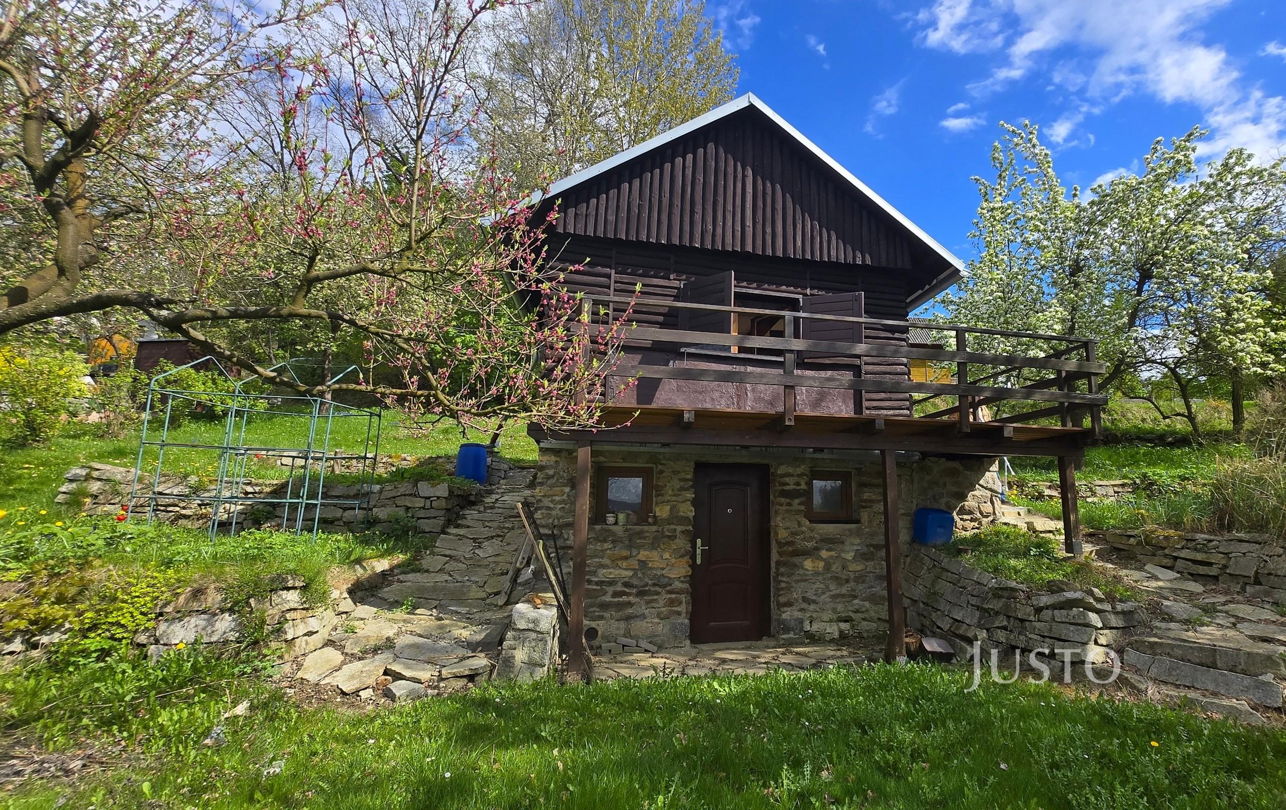 Prodej chaty 18 m² s pozemkem 415 m² + terasa 11 m²