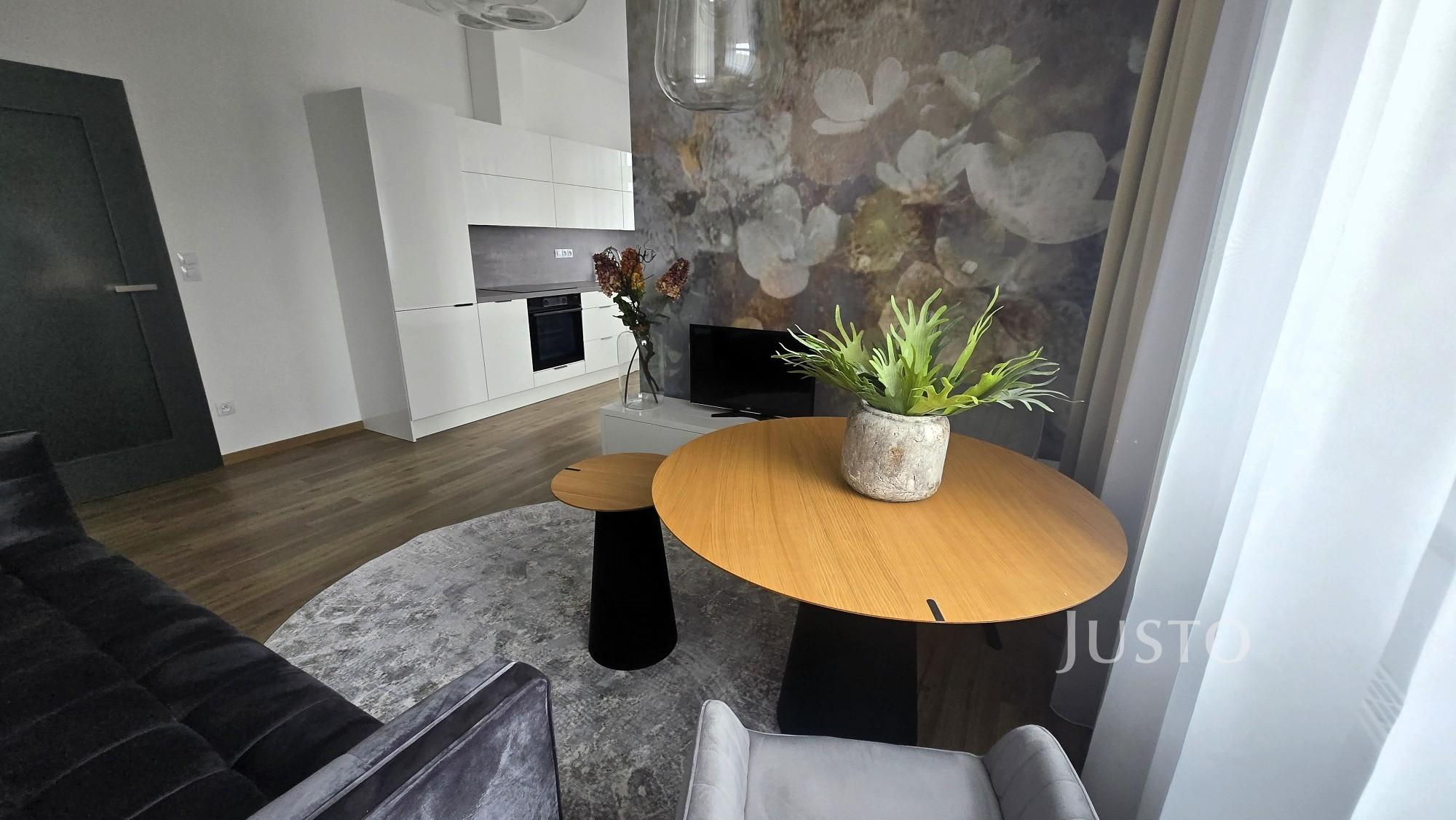 Pronájem 2+kk 38 m² + parkování