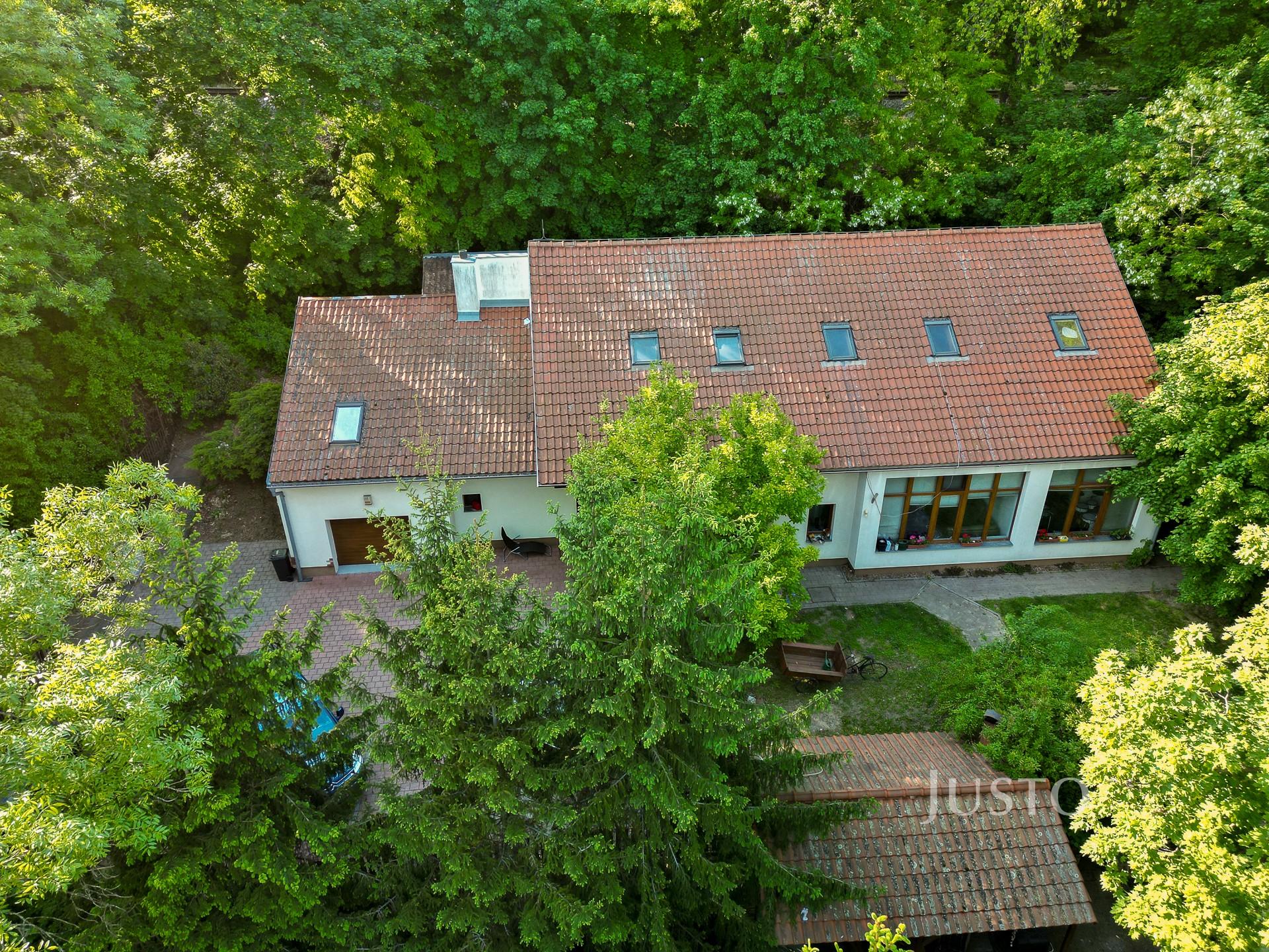 Prodej kanceláří 250 m² s pozemkem 1168 m²