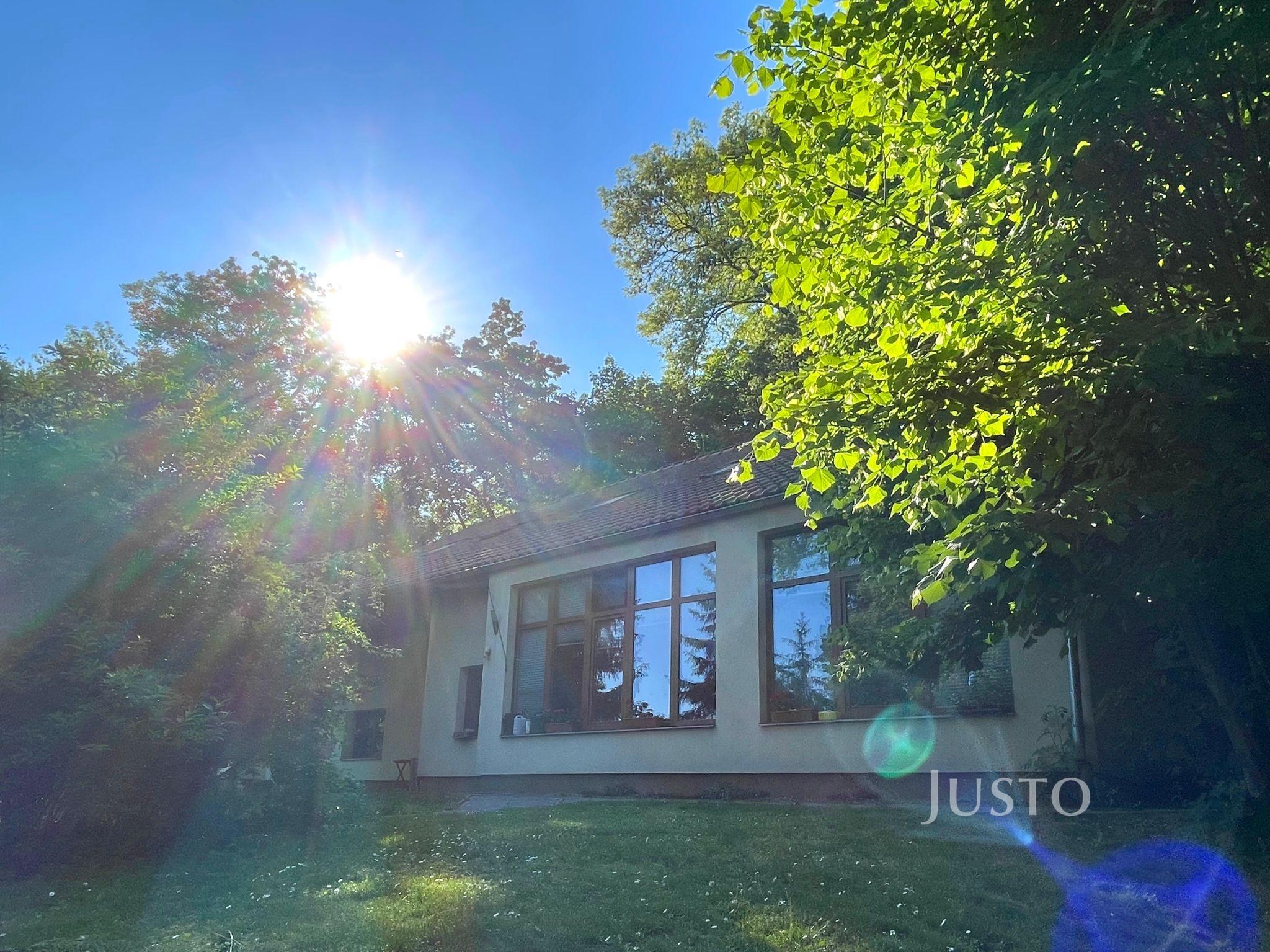 Prodej kanceláří 250 m² s pozemkem 1168 m²