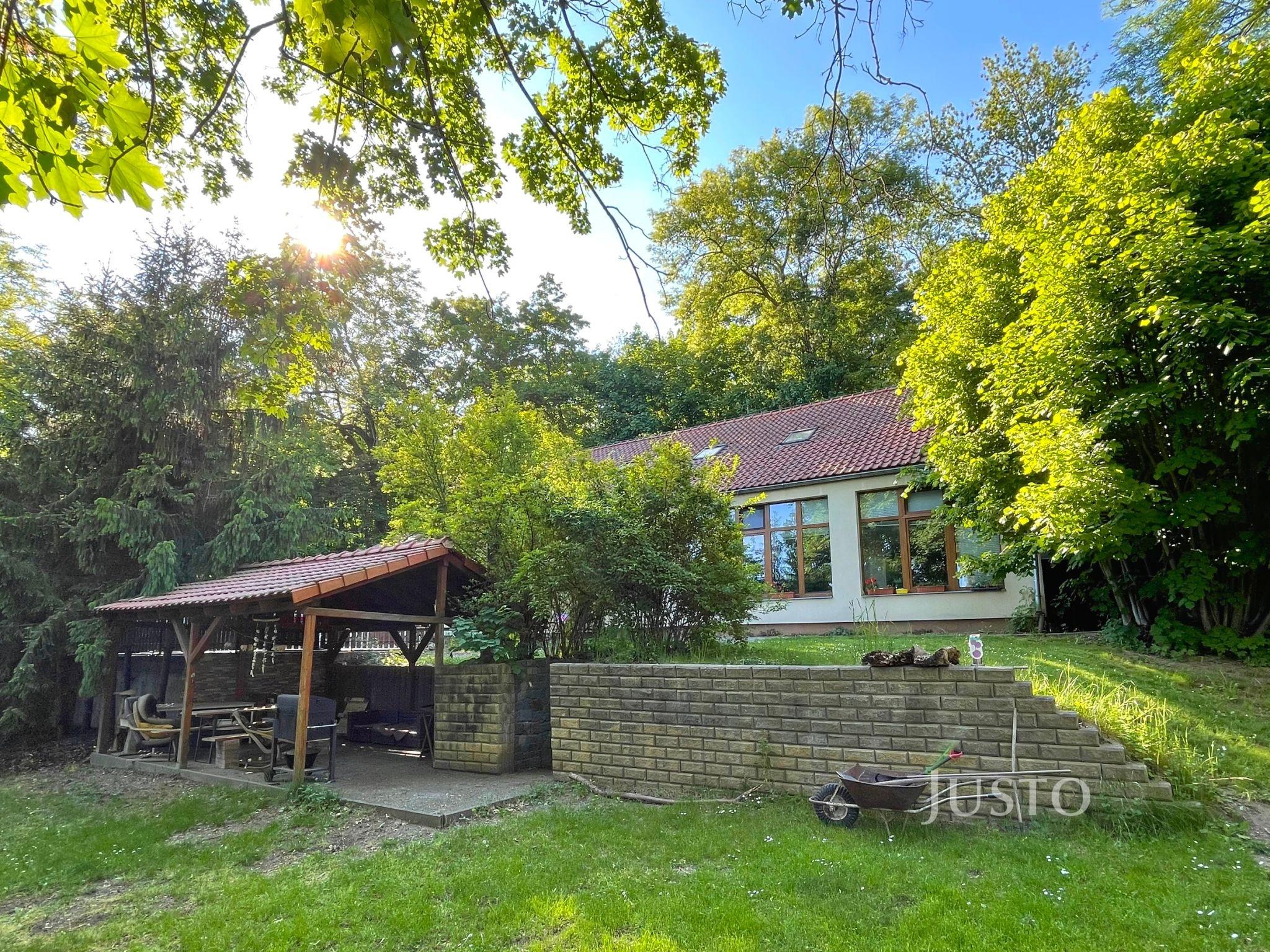 Prodej kanceláří 250 m² s pozemkem 1168 m²