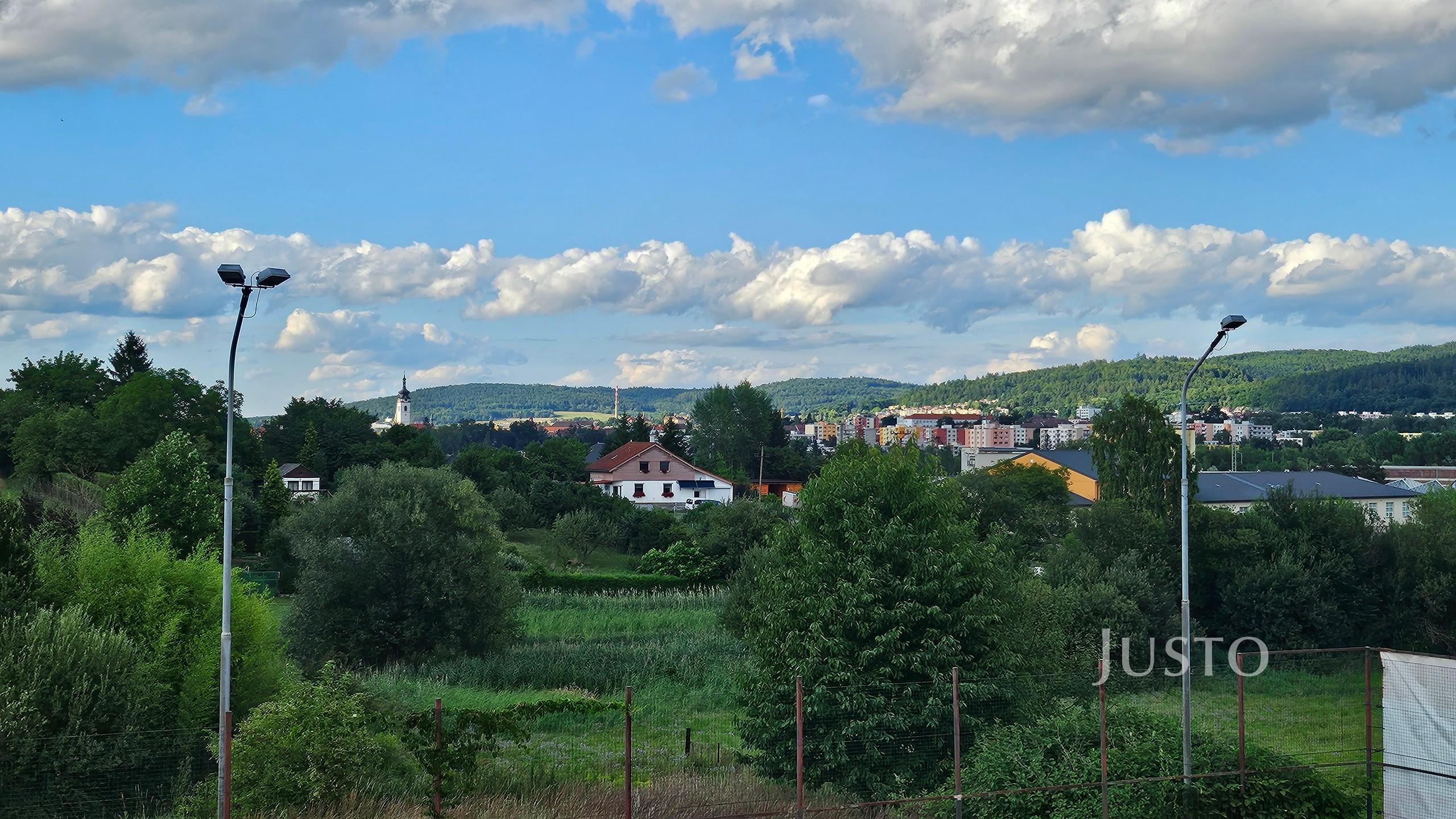 Prodej mezonetového 4+kk, 99 m² + terasa 46 m² + zahrada 326 m2 + parkovací stání