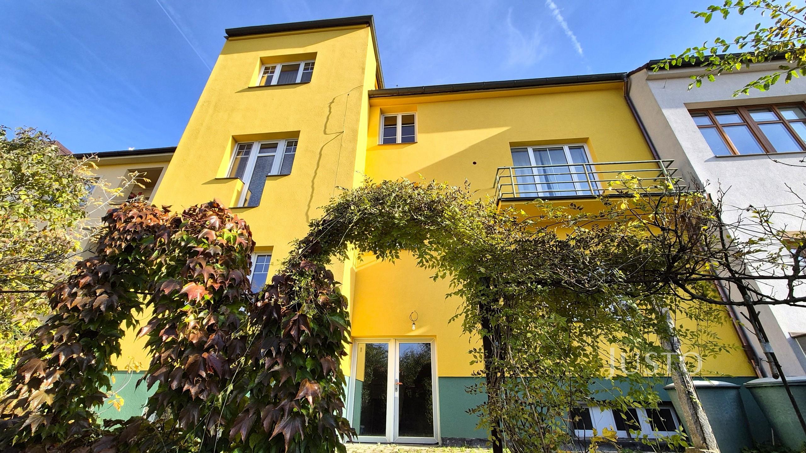 Prodej činžovního domu 454 m² s pozemkem 1145 m² + balkón