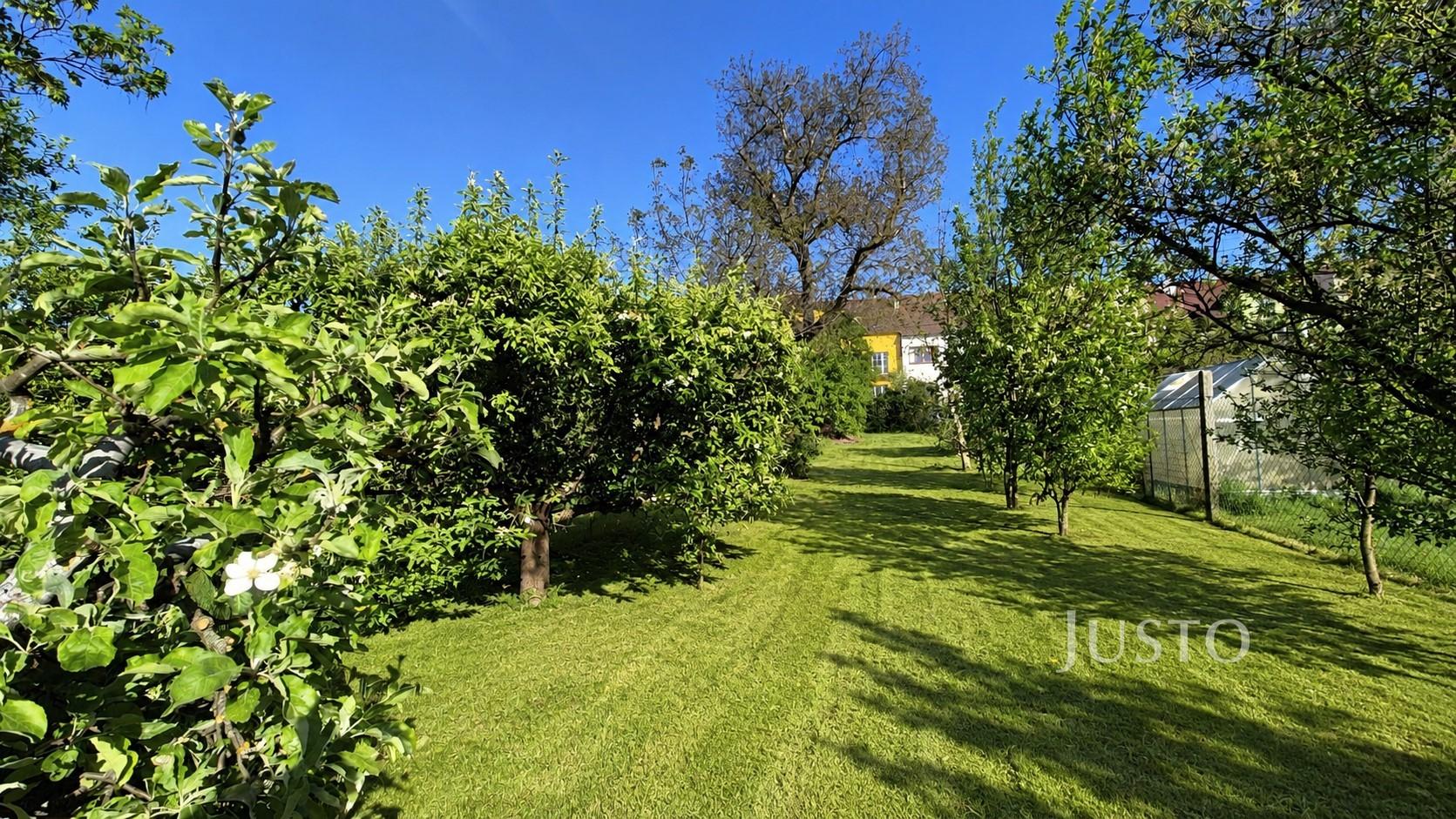 Prodej vícegeneračního domu 454 m² s pozemkem 1145 m² + balkón