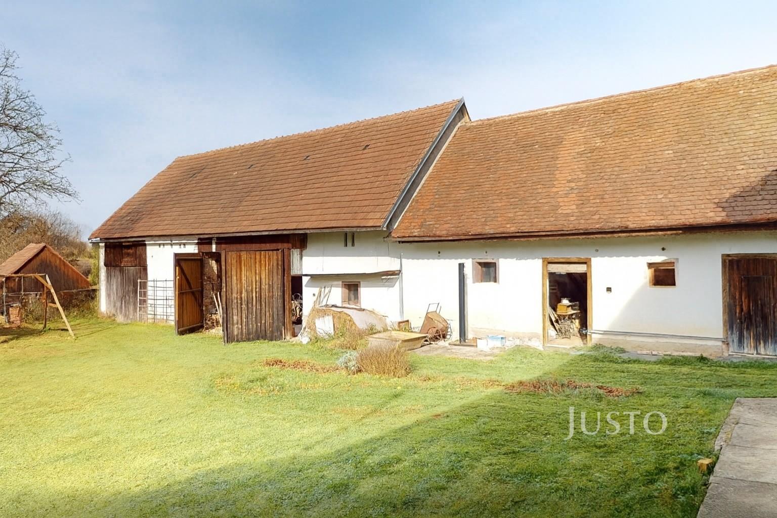 Prodej rodinného domu se zemědělskými budovami a krásným pozemkem