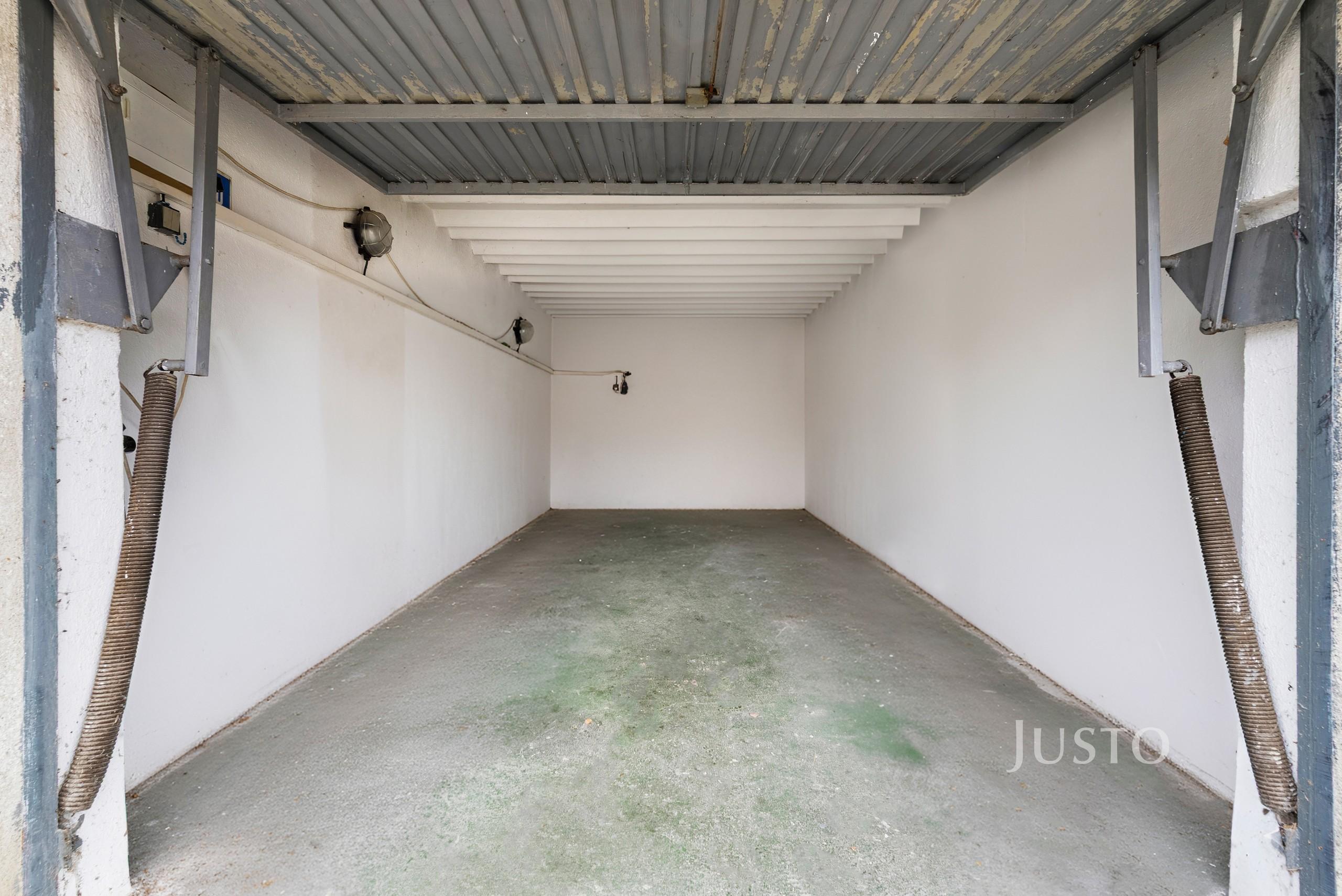 Prodej garáže 16 m² s pozemkem 38 m²