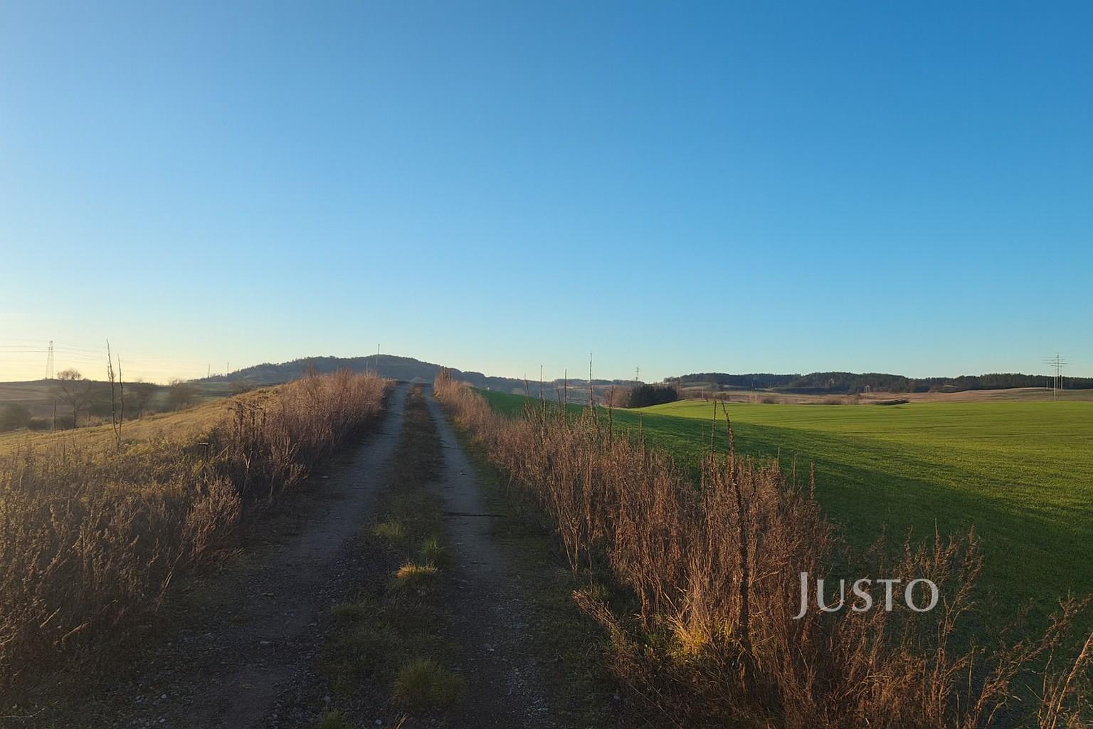 Prodej stavebního pozemku 1079 m²