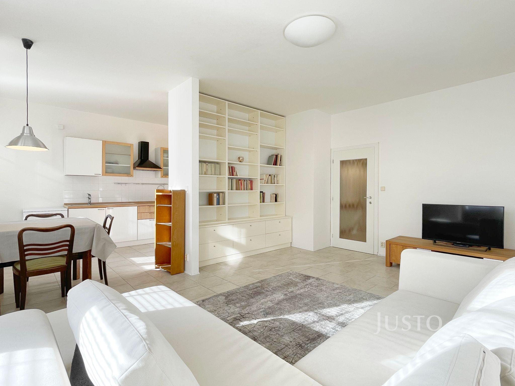 Pronájem 2+1 75 m² + balkón 6 m² + garáž