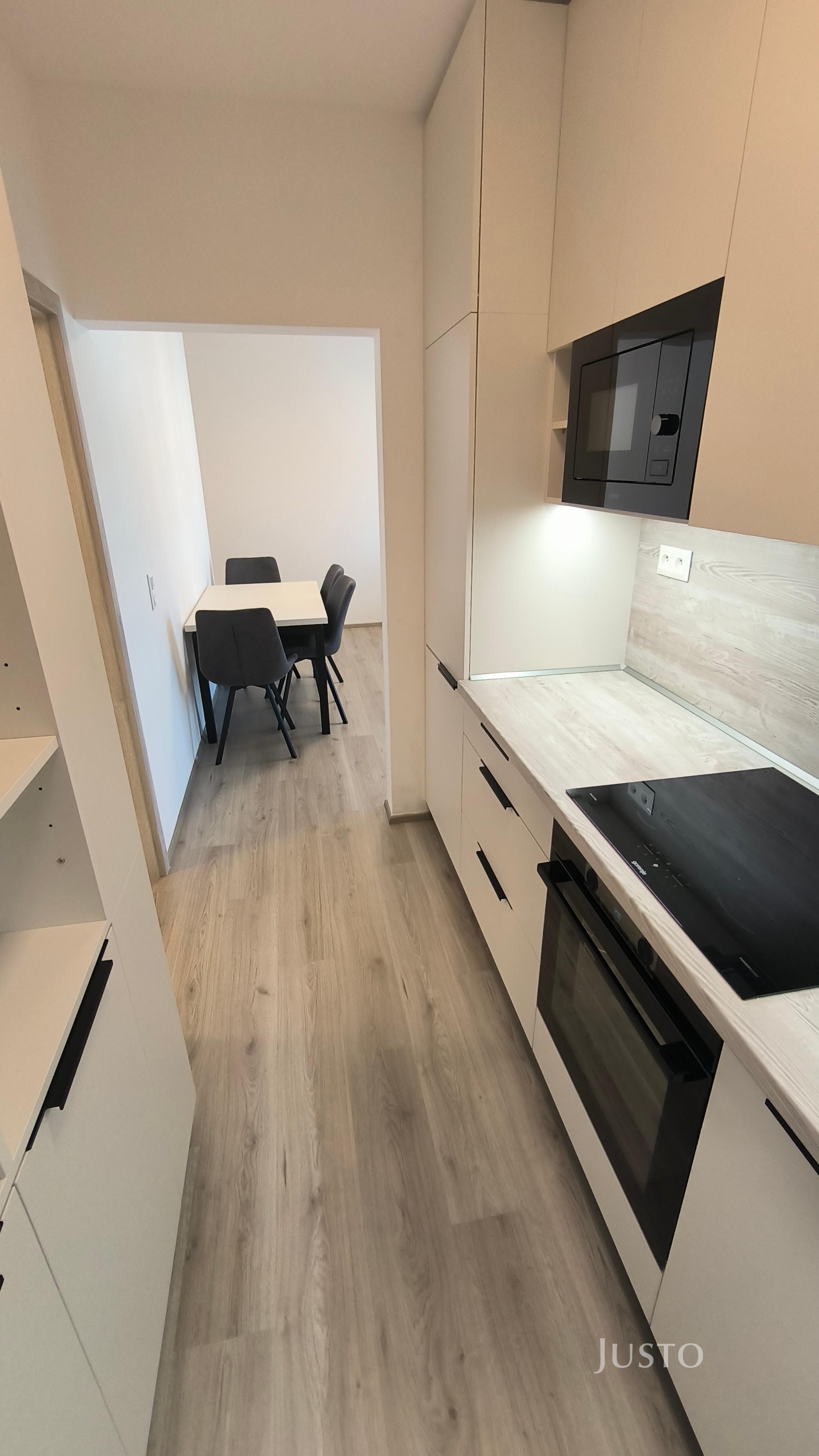 Pronájem 2+kk 55 m² + balkón 3 m² + parkování