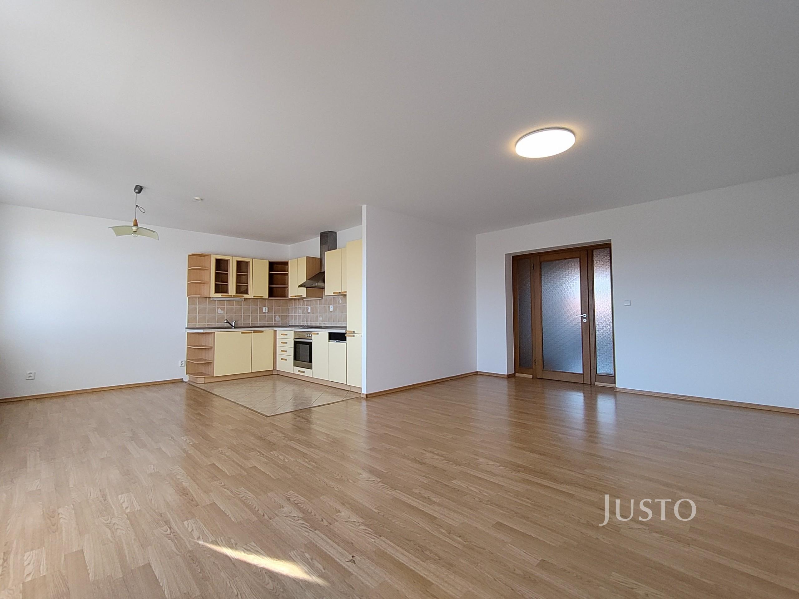 Pronájem 2+kk 73 m² + balkón 3 m² + garáž, Písek - 17. listopadu