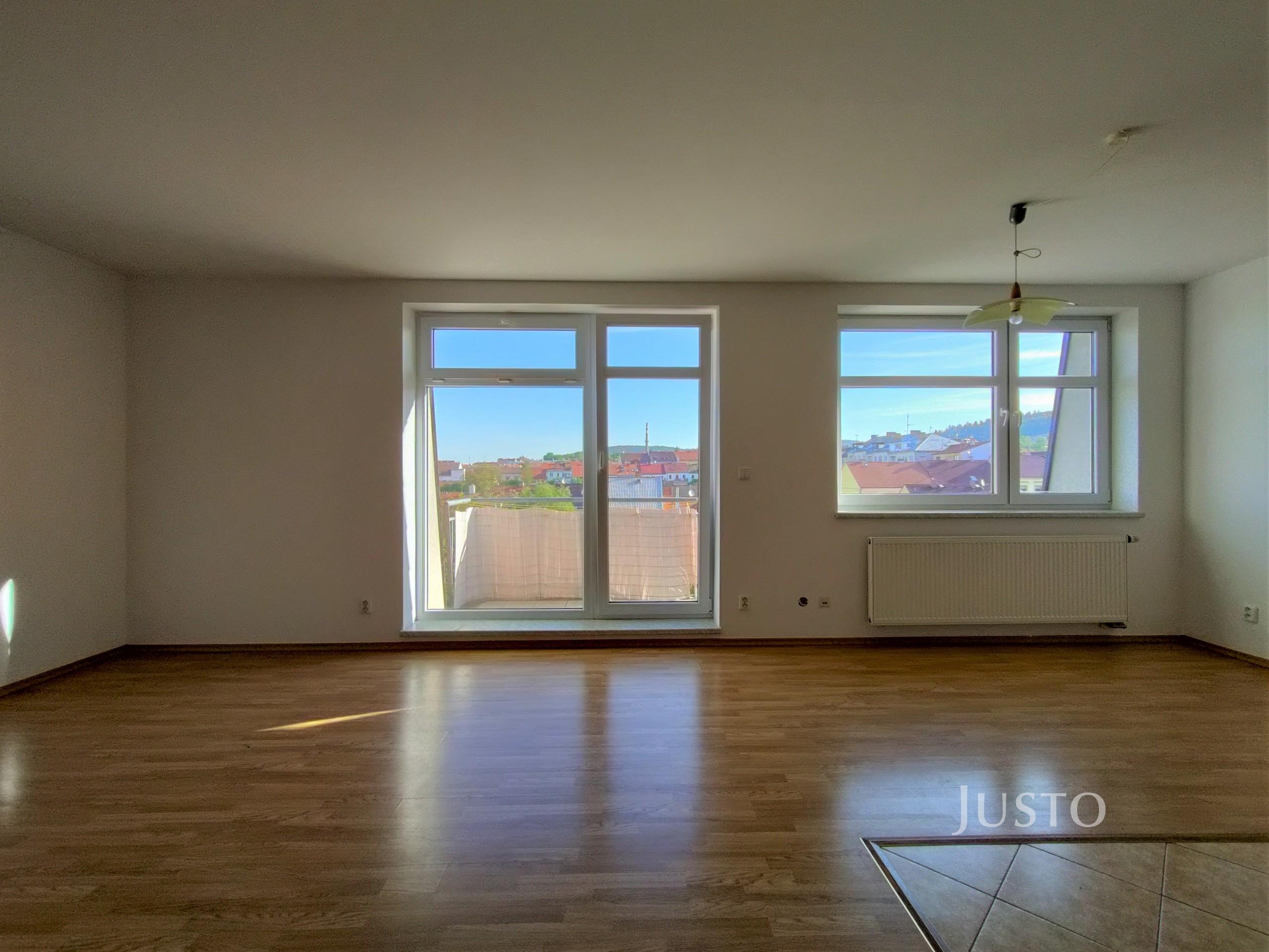Pronájem 2+kk 73 m² + balkón 3 m² + garáž, Písek - 17. listopadu