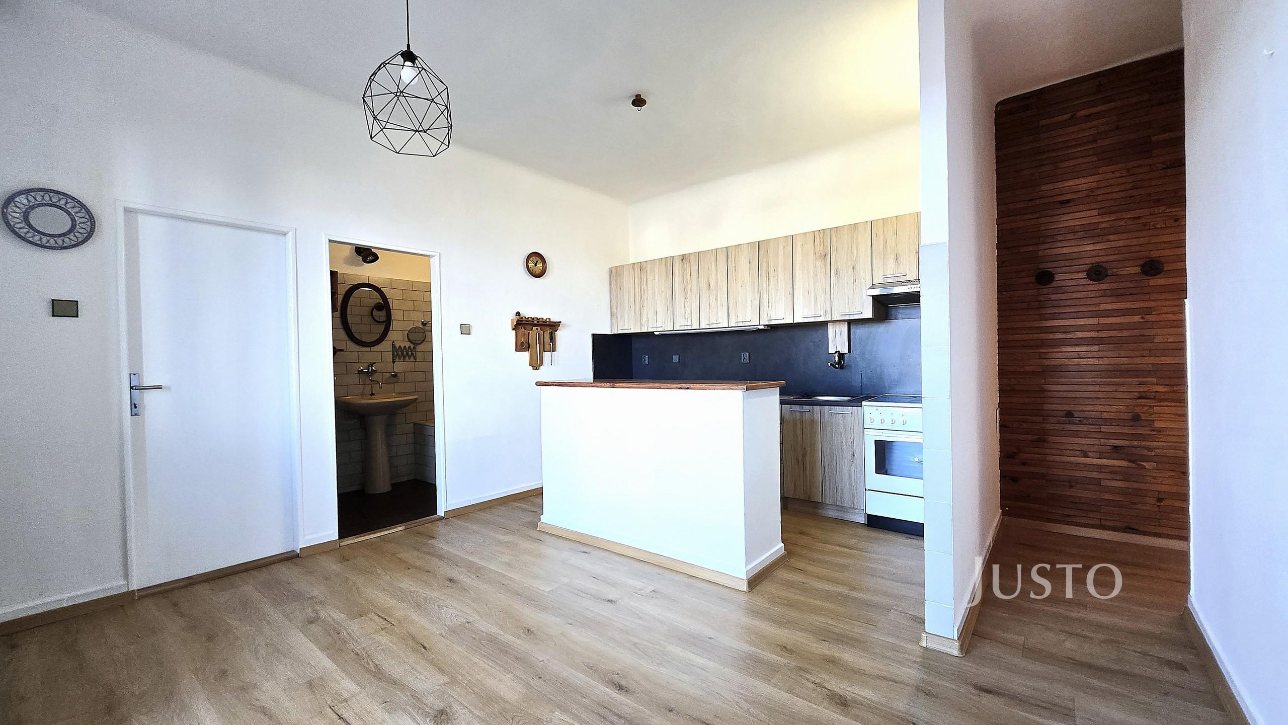 Pronájem 2+1 68 m² + balkón, Písek - Kollárova