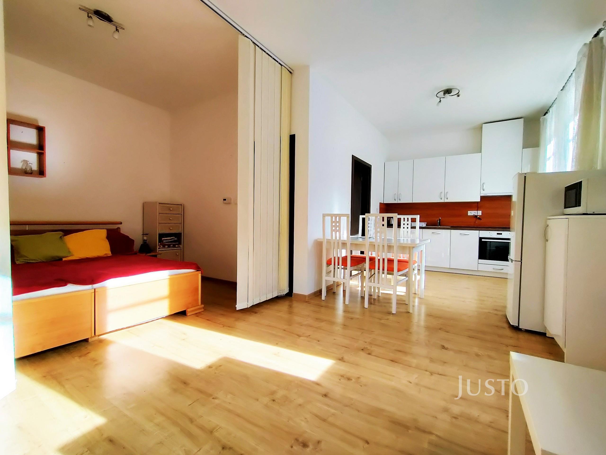 Pronájem garsoniéry + parkování,  37 m², Písek - Pražská ulice