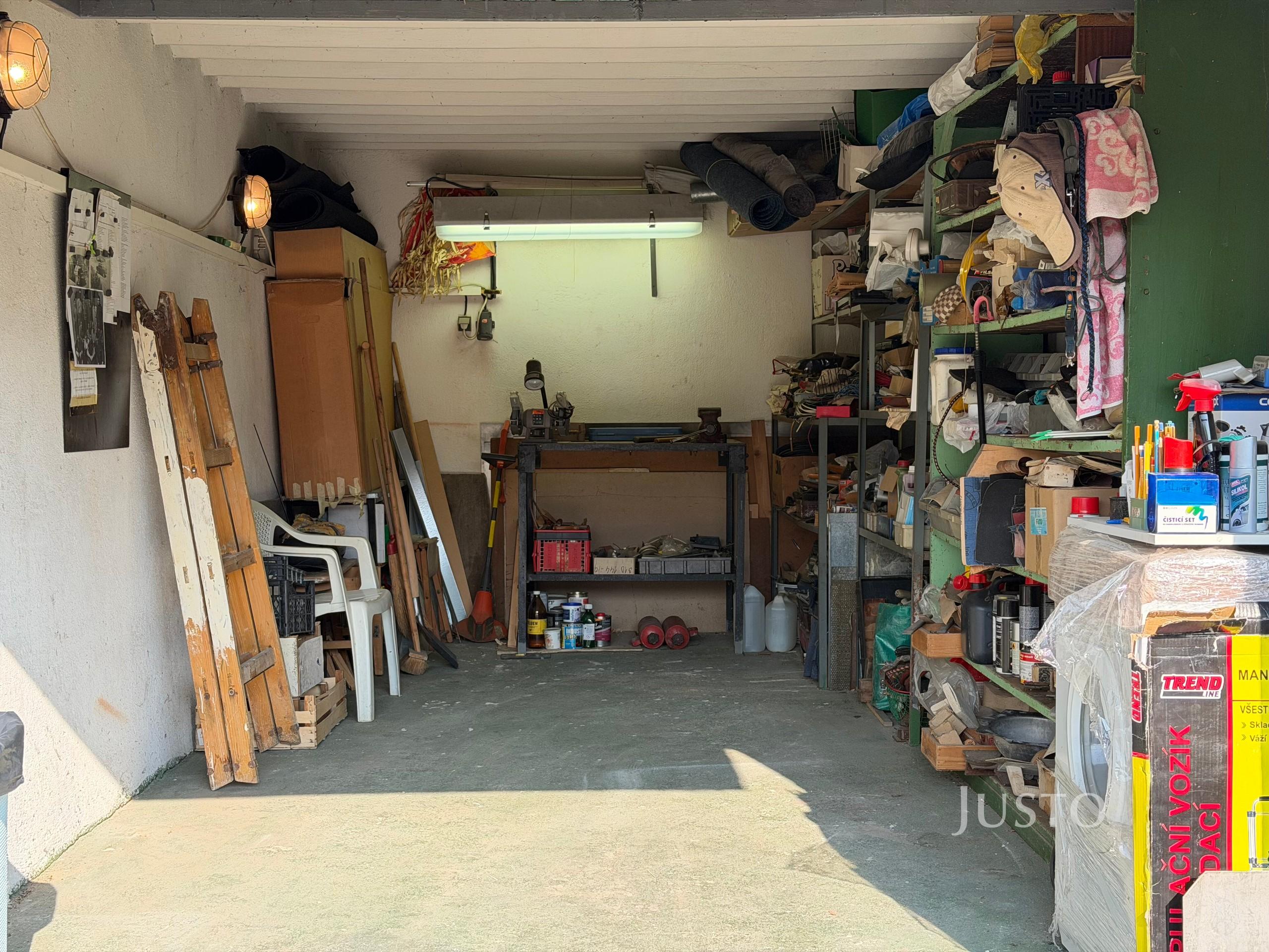 Pronájem komerčních prostor 16 m² s pozemkem 38 m²