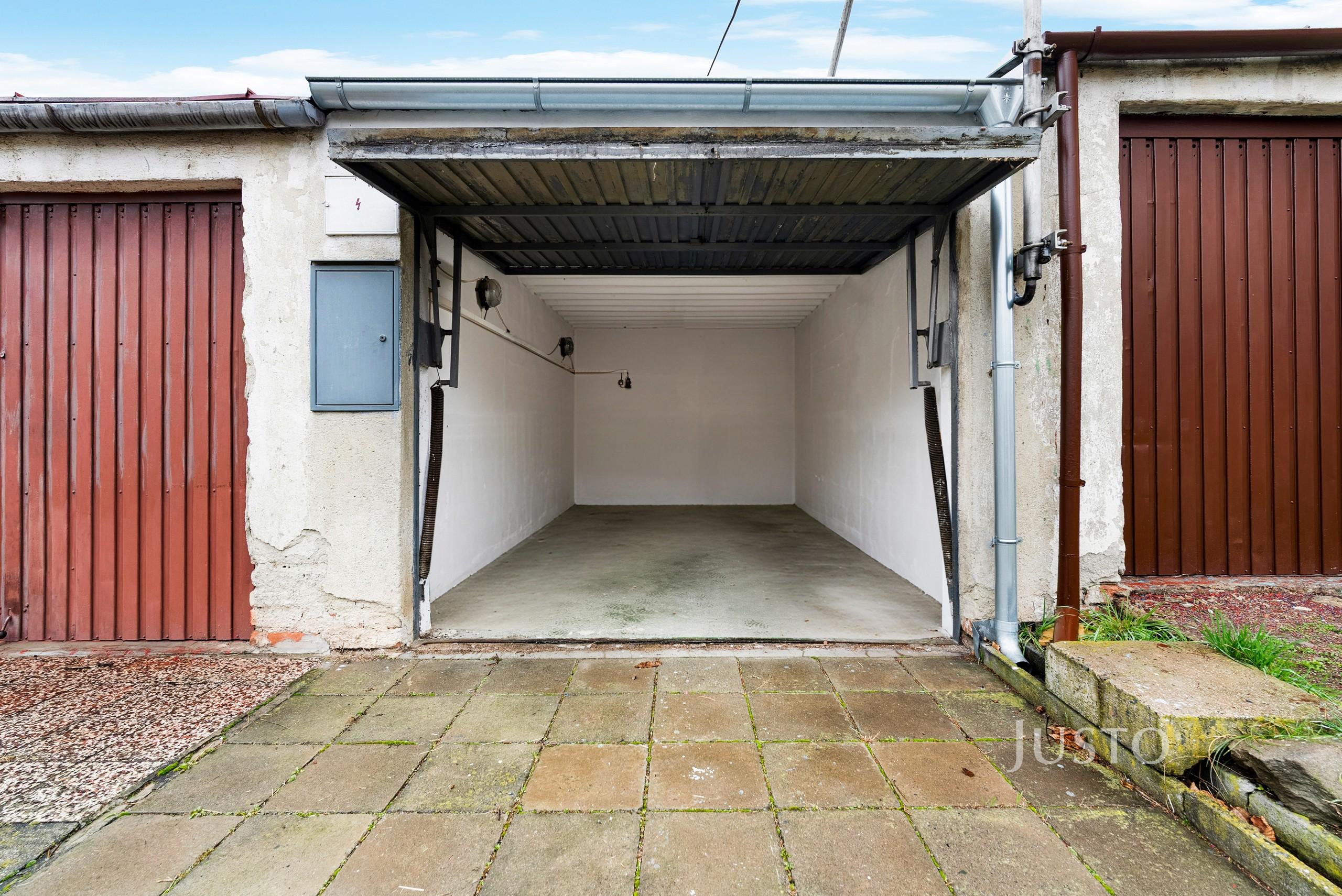 Pronájem garáže 16 m² s pozemkem 38 m²