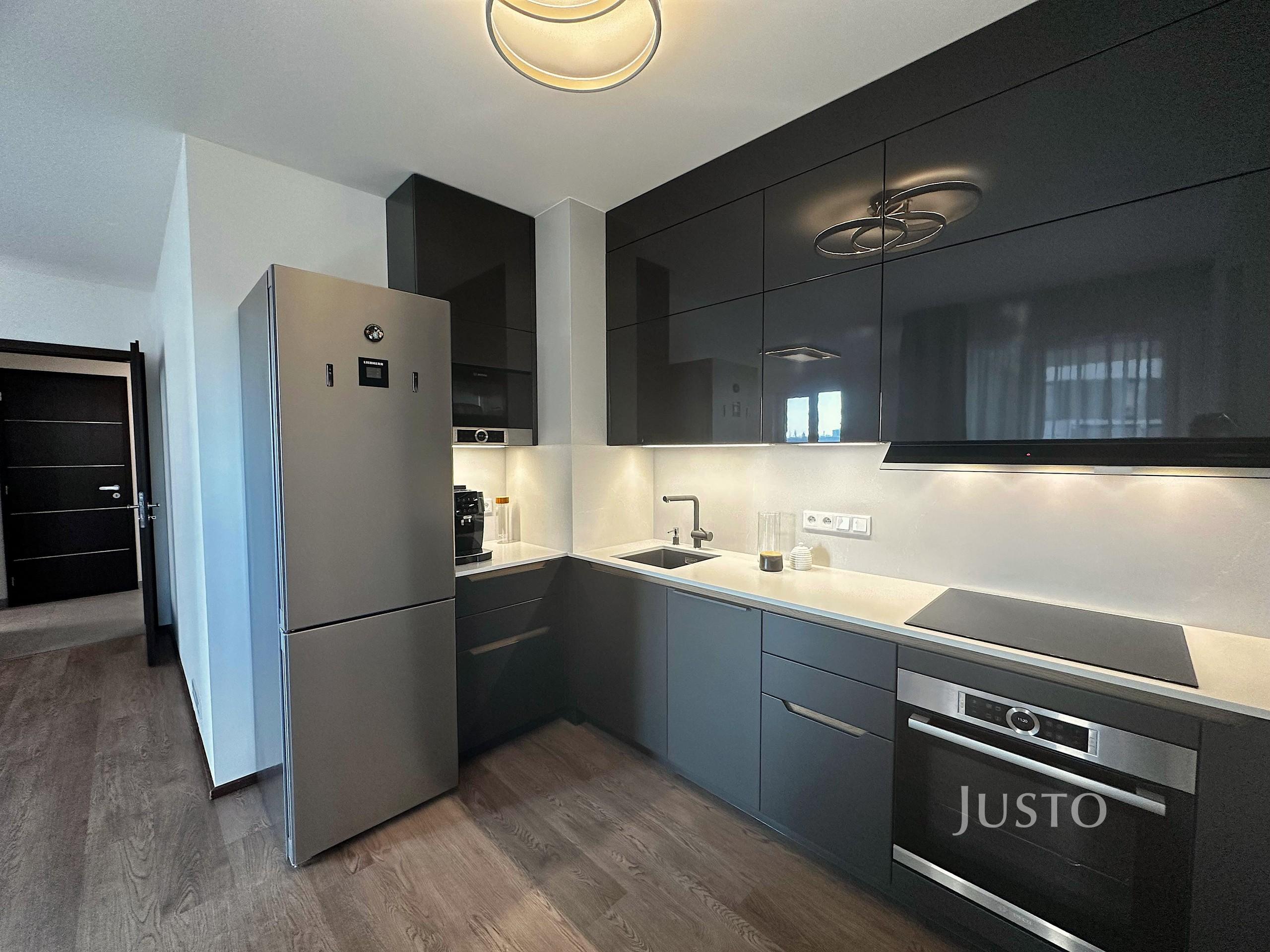 Pronájem 2+kk 53 m² + balkón 6 m² + parkování