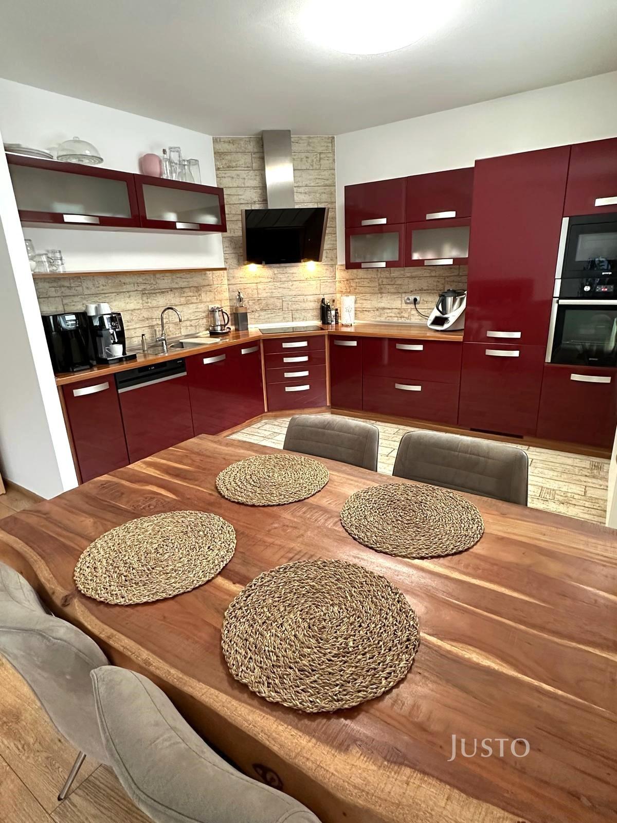 Pronájem 3+kk 74 m² + terasa + parkování