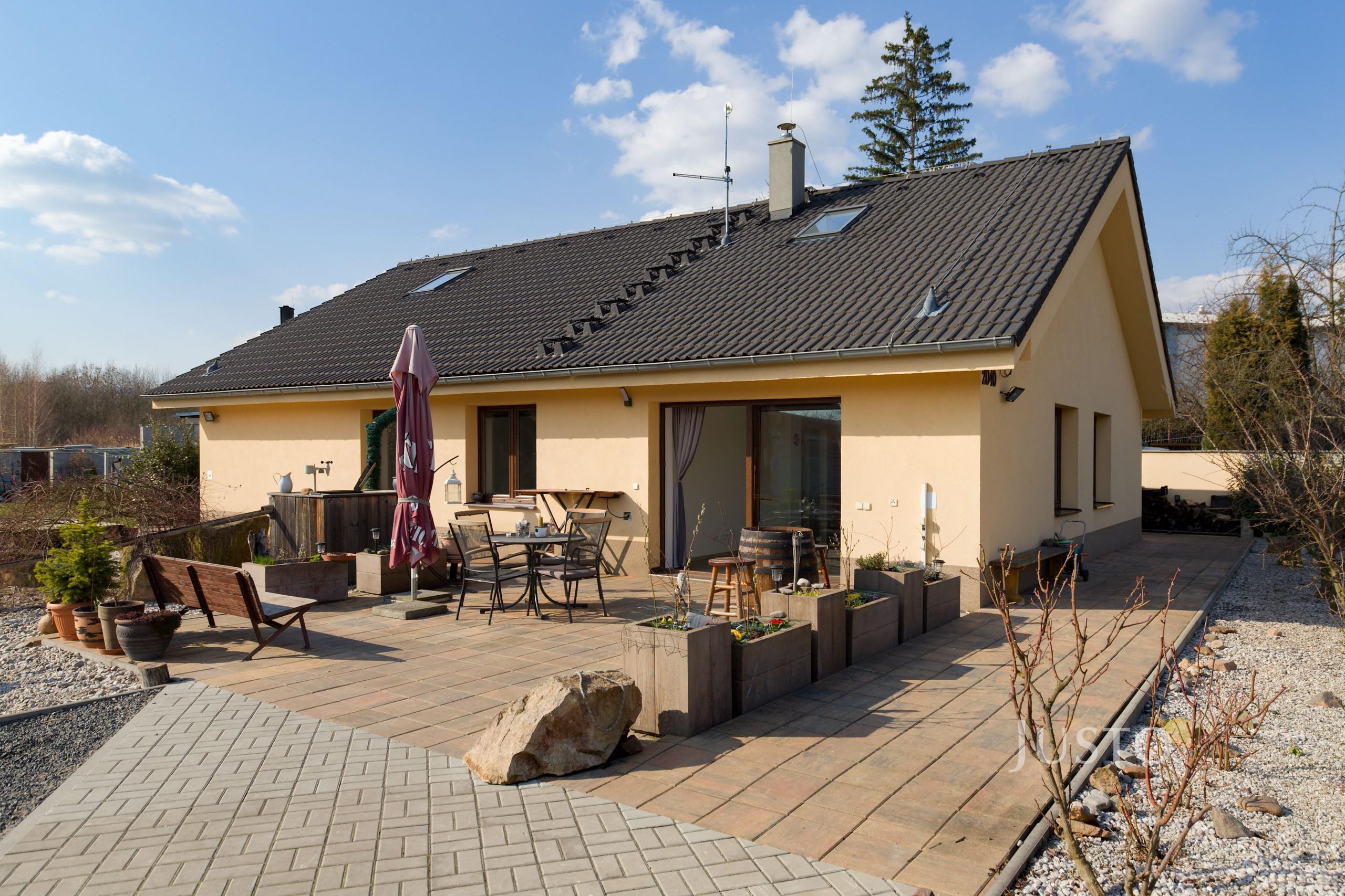 Prodej rodinného domu 227 m² s pozemkem 1819 m²