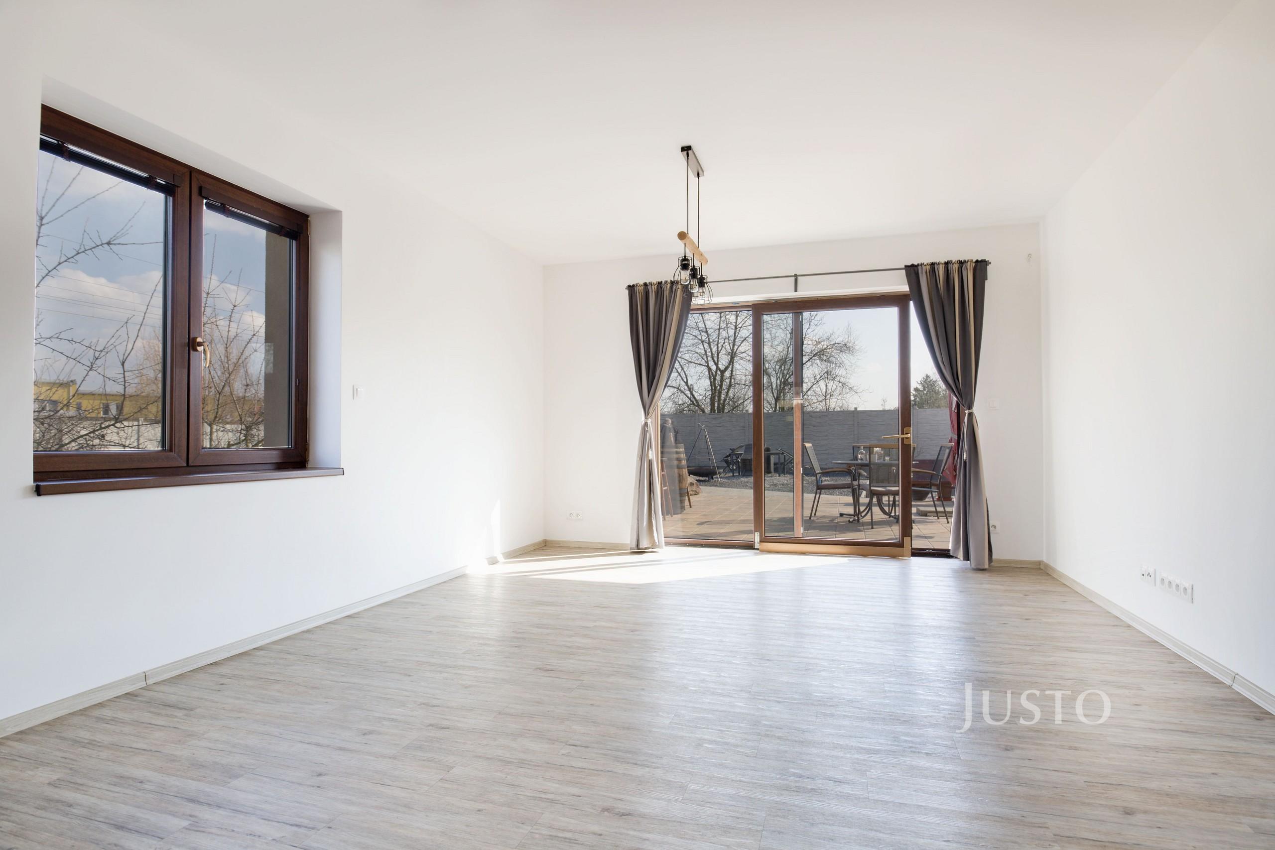 Prodej rodinného domu 227 m² s pozemkem 1819 m²