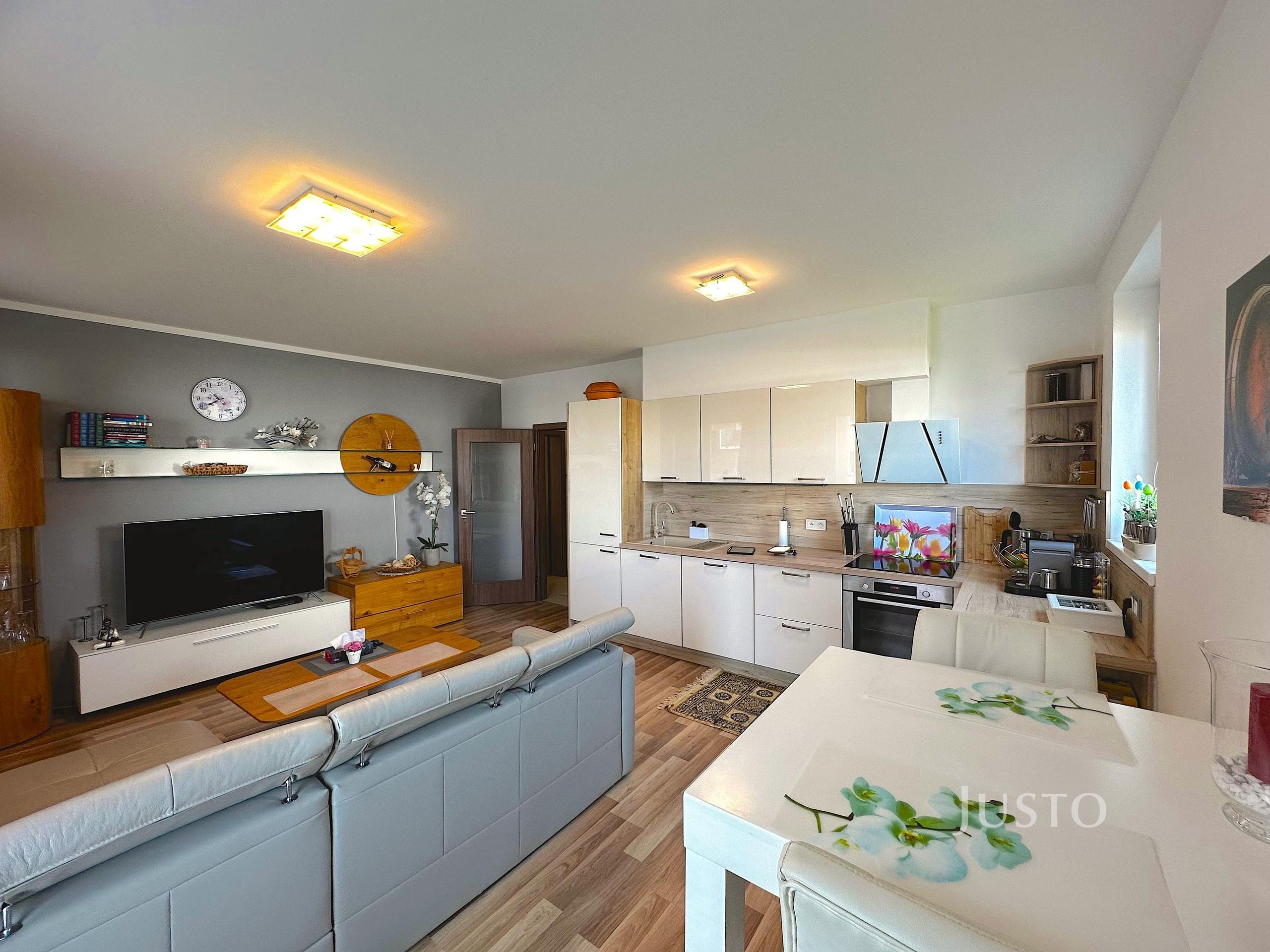 Pronájem 2+kk 55 m² + balkón 8 m² + parkování