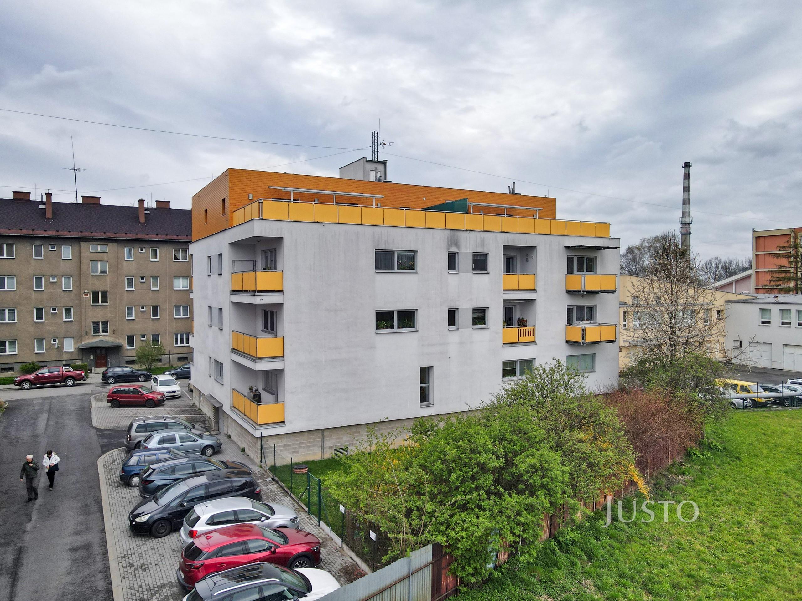 Pronájem garážového stání 16 m²