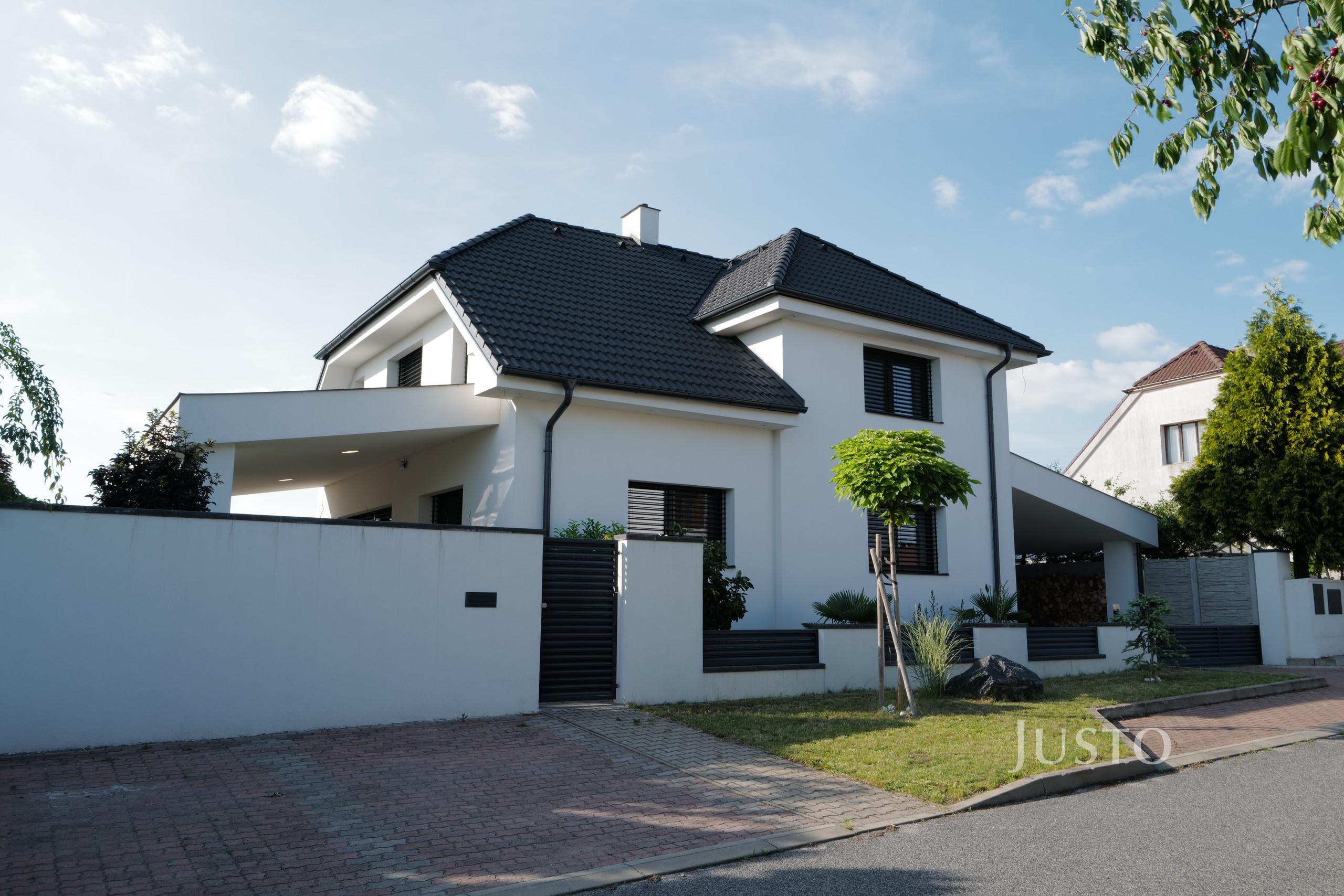 Prodej rodinného domu 213 m² s pozemkem 489 m² + terasa 36 m²