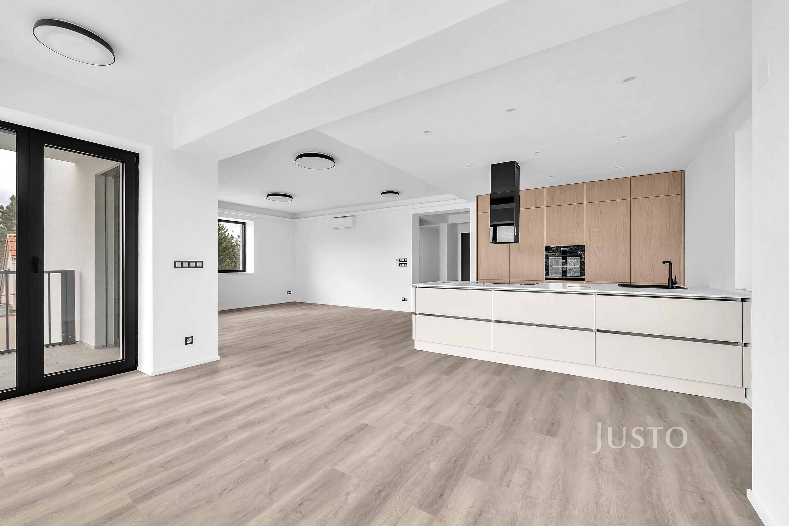 Pronájem 4+kk 132 m² + terasa 5 m² + balkón 2 m² + parkování