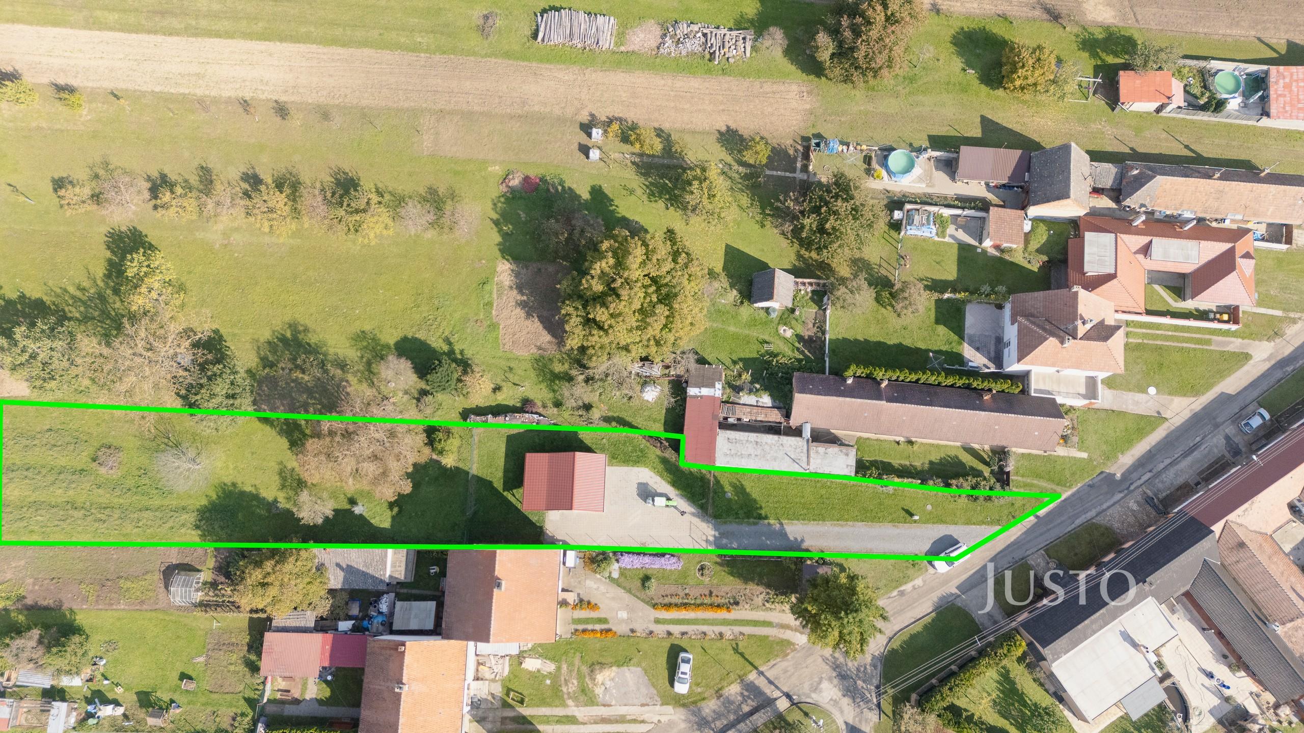 Prodej stavebního pozemku 2331 m² s dvojgaráží