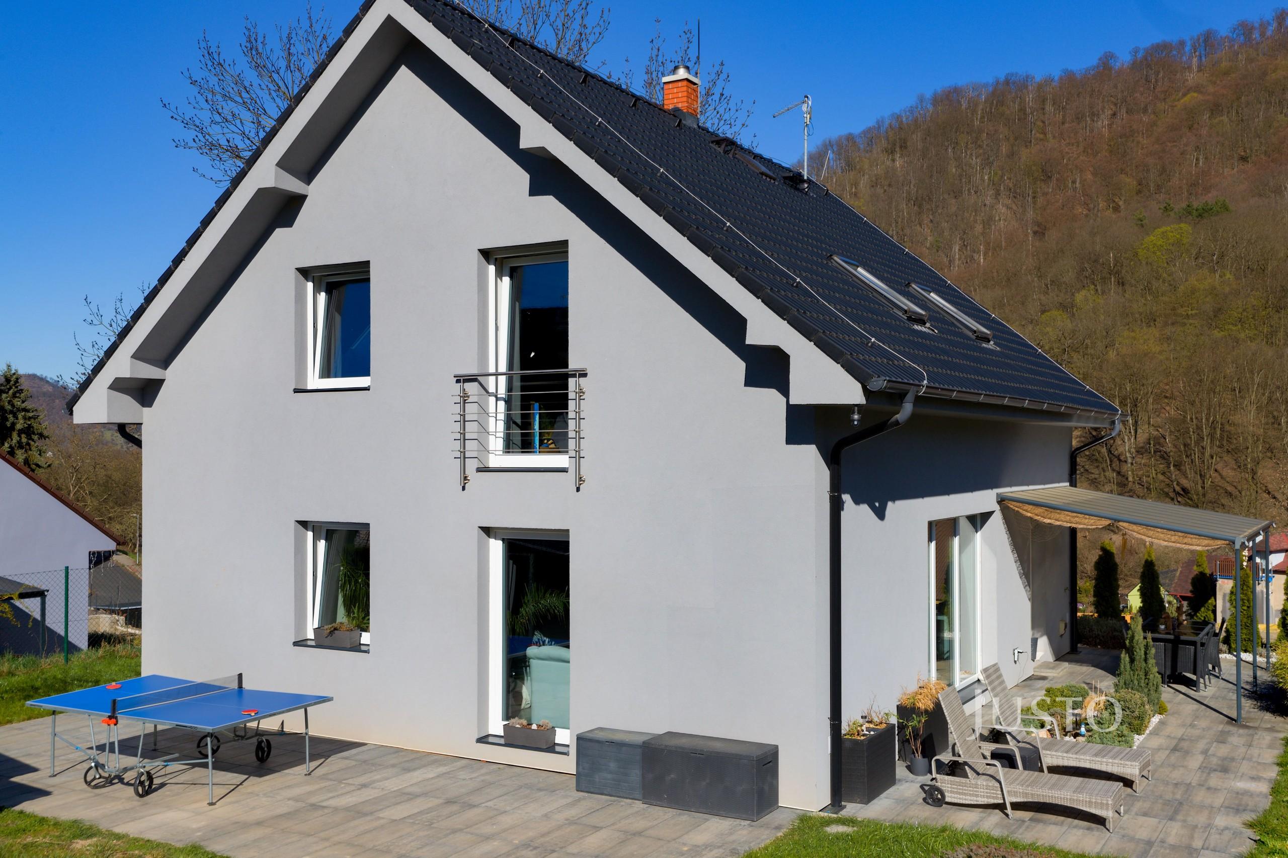 Prodej rodinného domu 148 m² s pozemkem 1008 m² + terasa