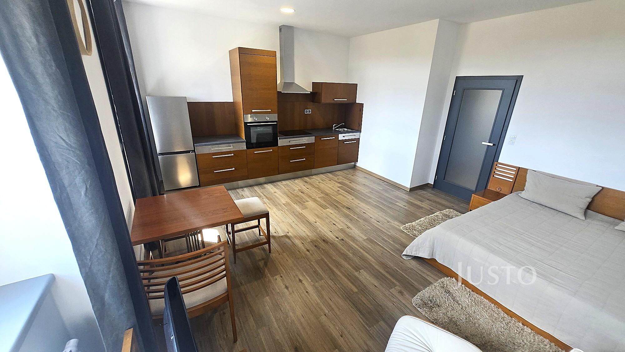 Pronájem 1+kk 40 m² + parkování, Písek - Vladislavova