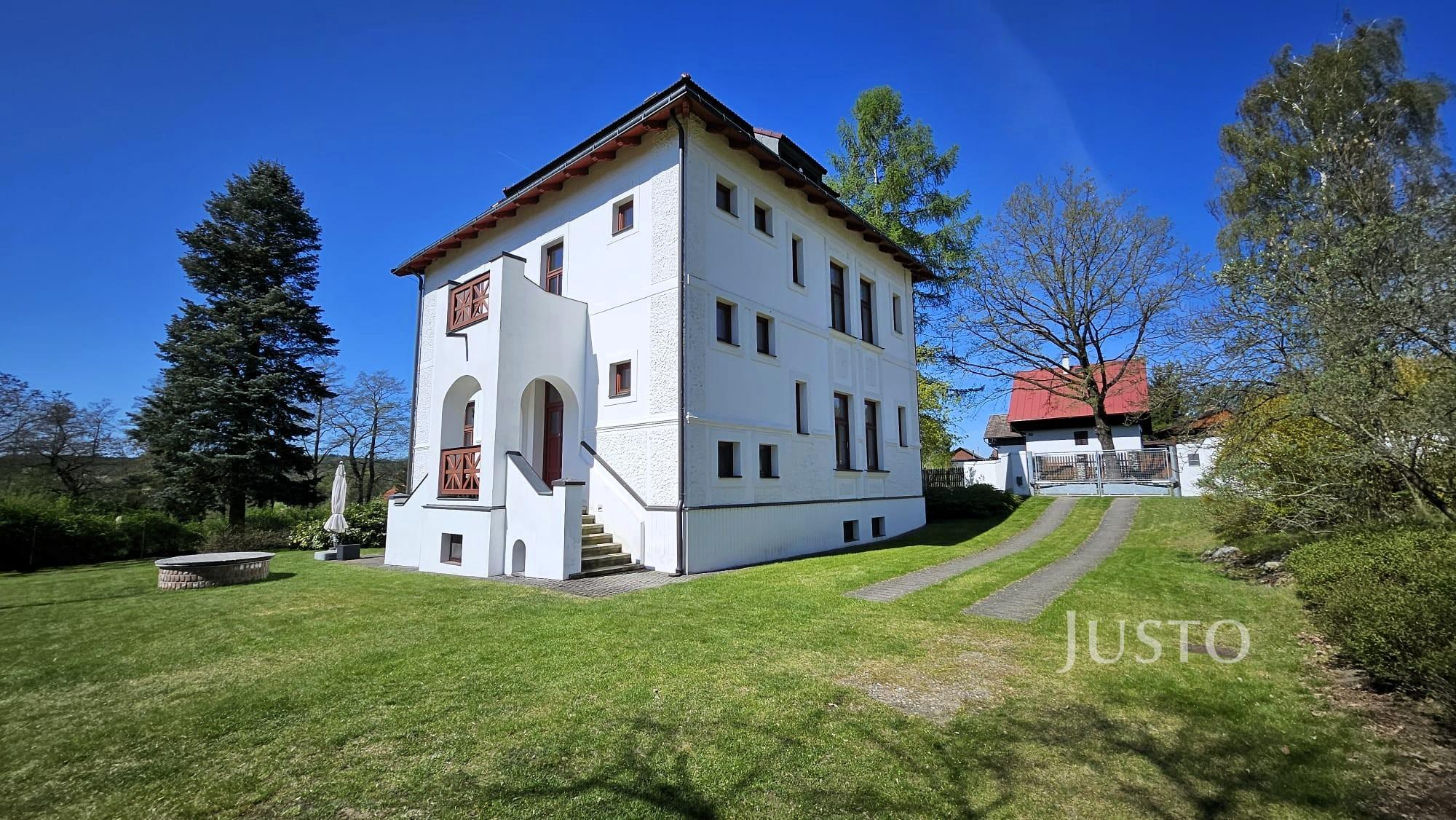 Prodej rodinného domu 257 m² s pozemkem 1742 m² + balkón 5 m²