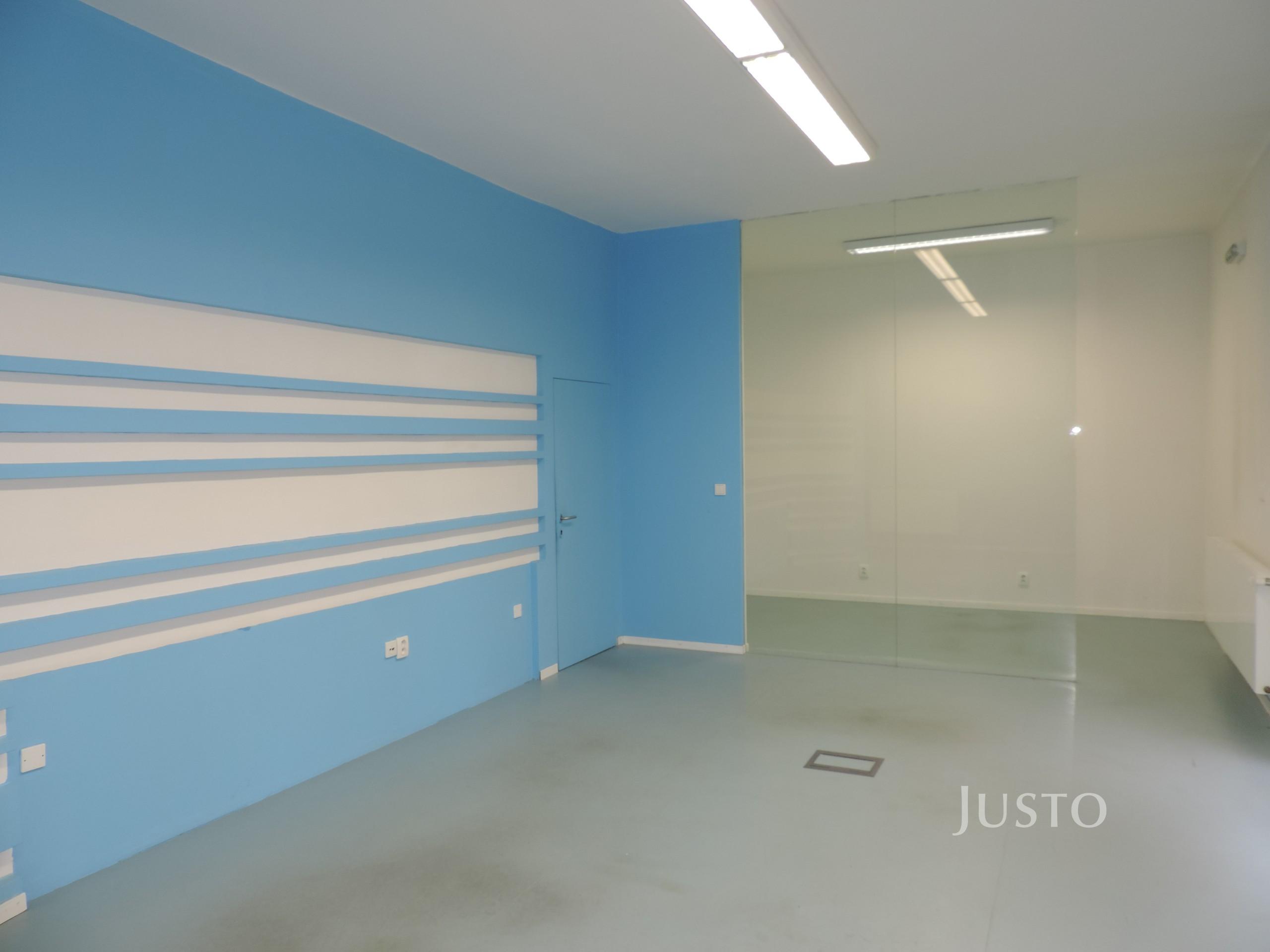 Pronájem obchodních prostor 75 m² se zázemím