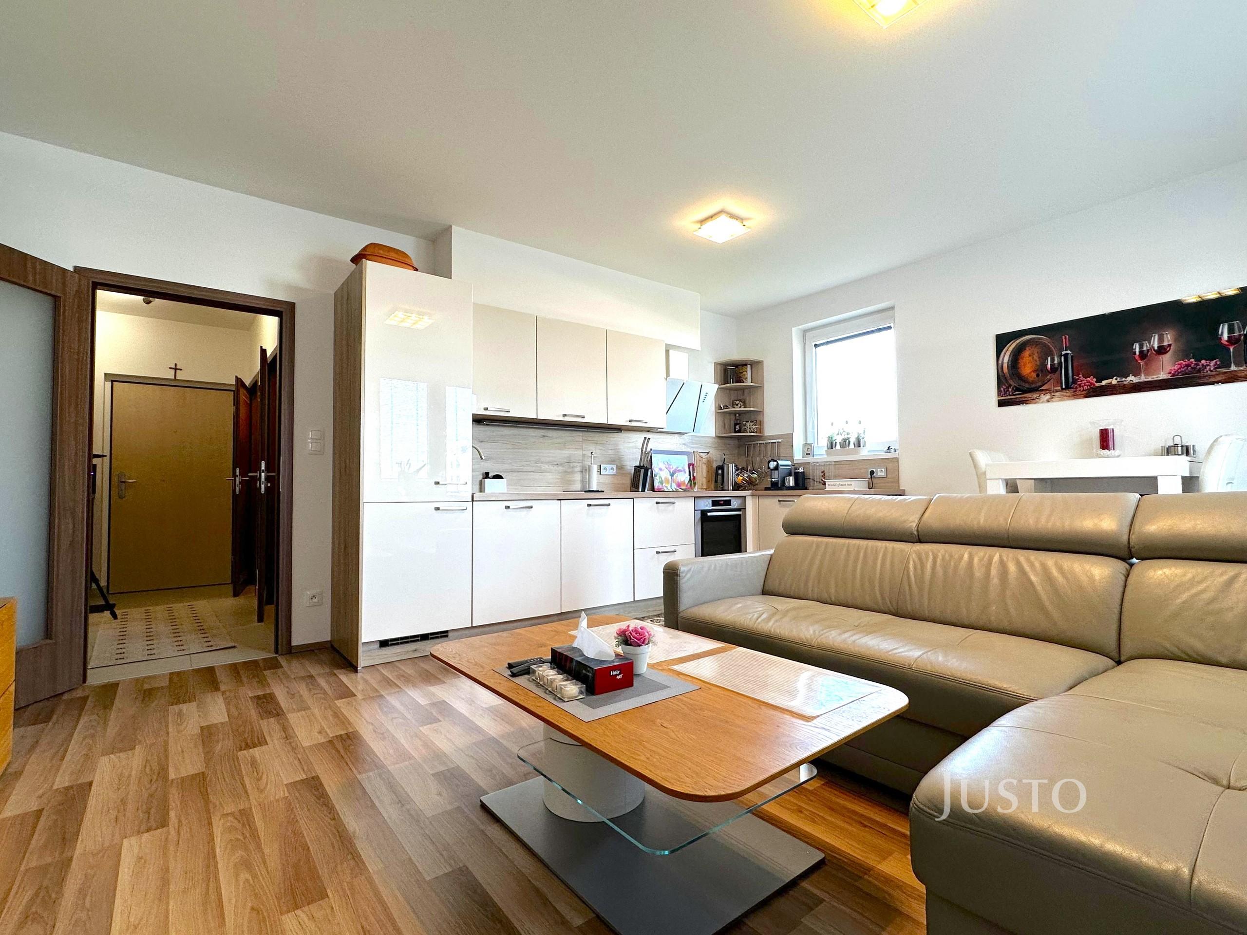 Pronájem 2+kk 55 m² + balkón 8 m² + parkování