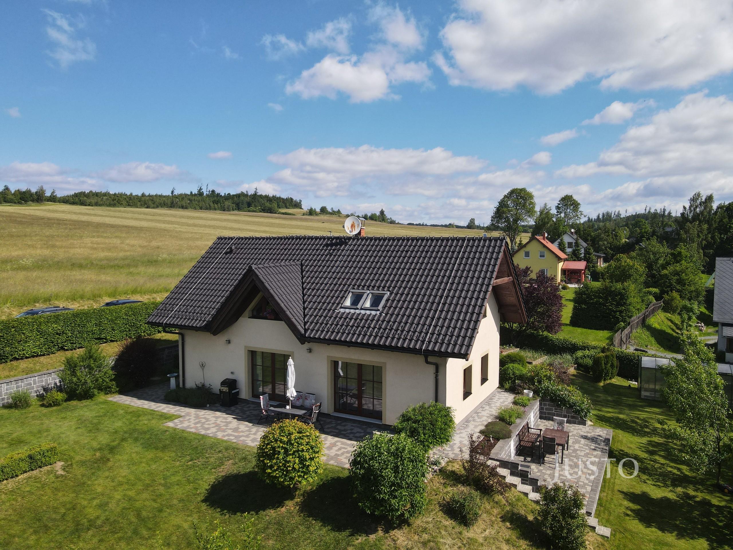 Prodej rodinného domu 256 m² s pozemkem 1947 m² + terasa 57 m²