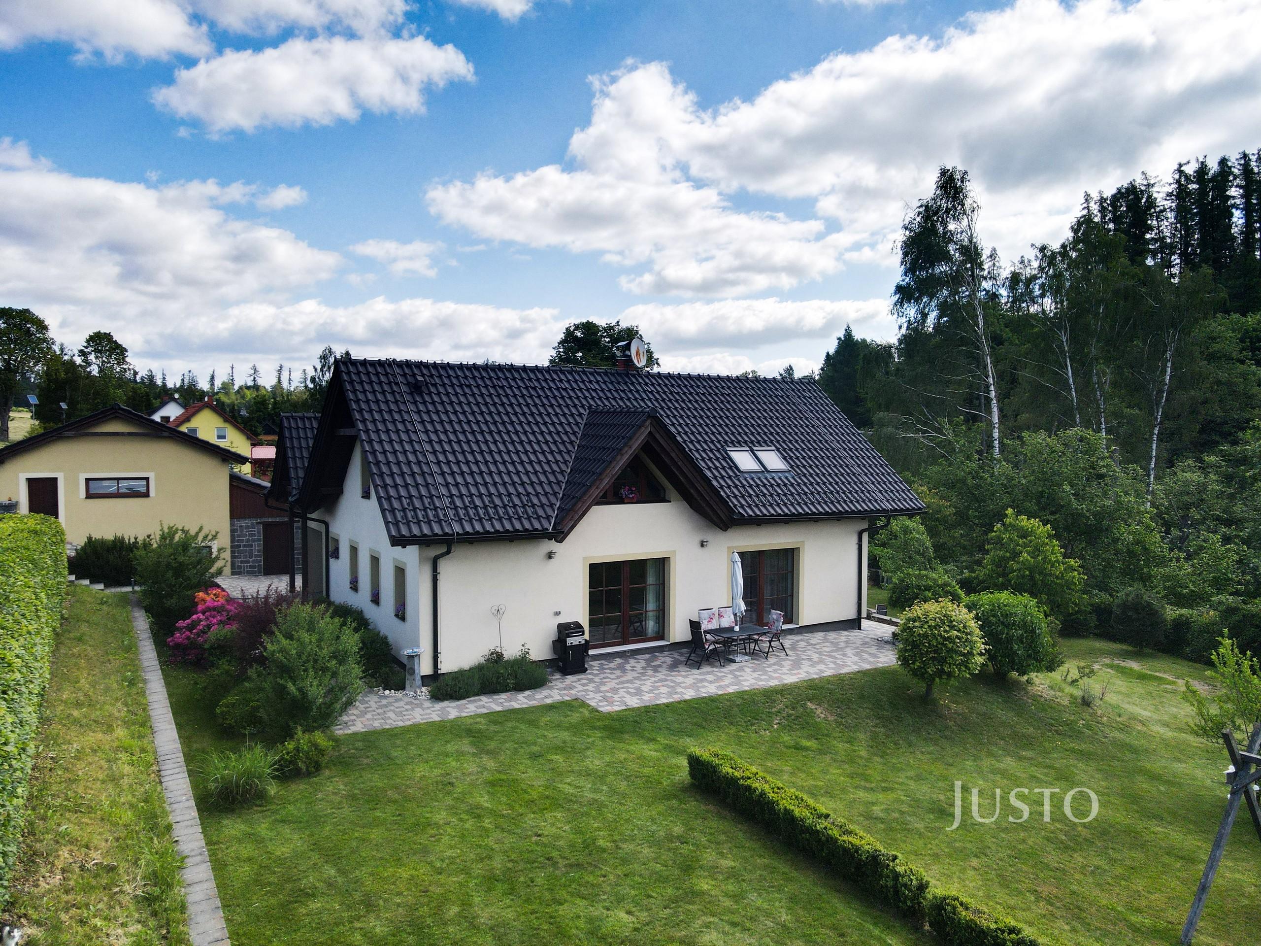Prodej rodinného domu 256 m² s pozemkem 1947 m² + terasa 57 m²