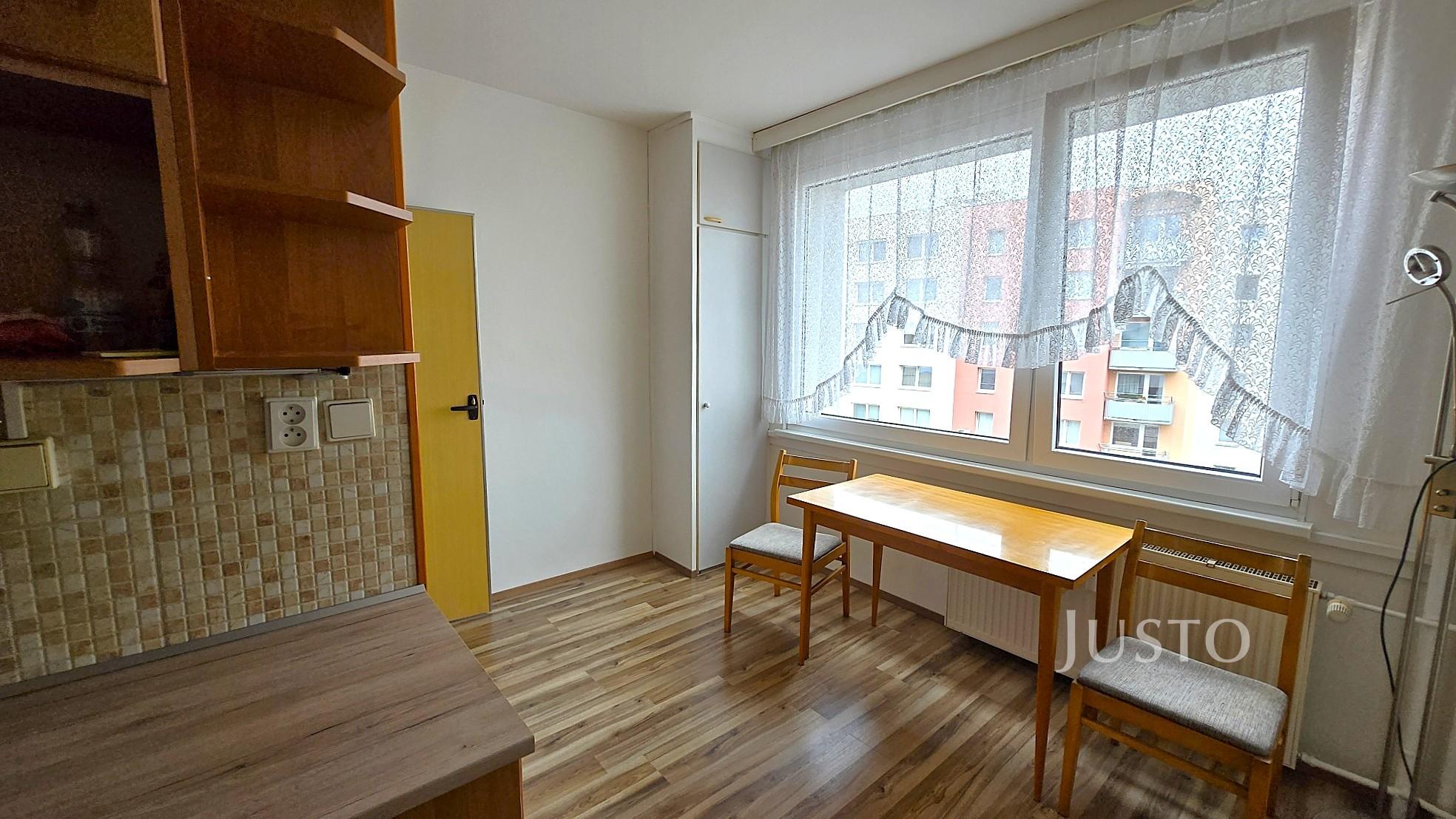 Pronájem 3+1 64 m² + balkón Písek - tř. Přátelství