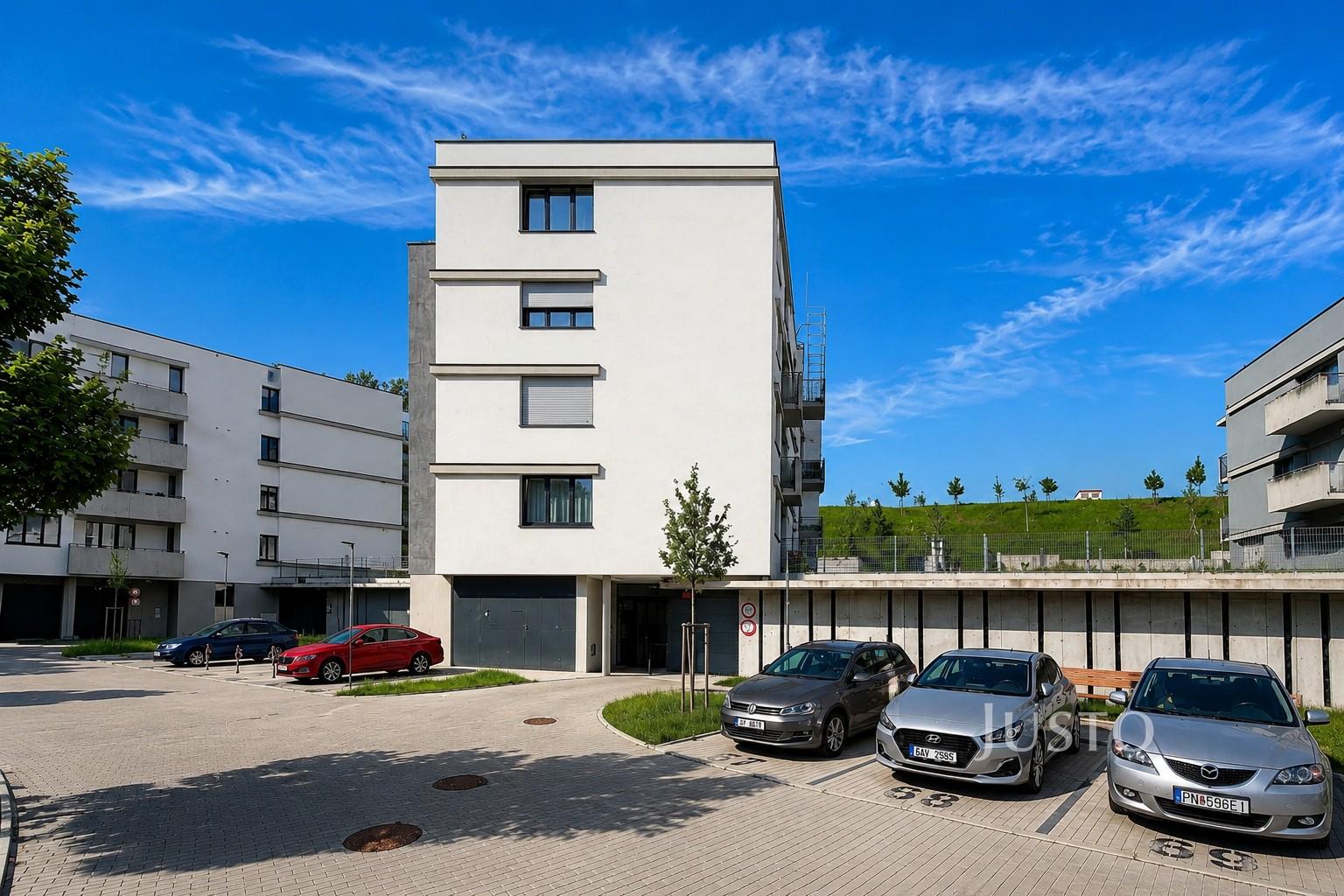 Prodej garážového stání 13 m²