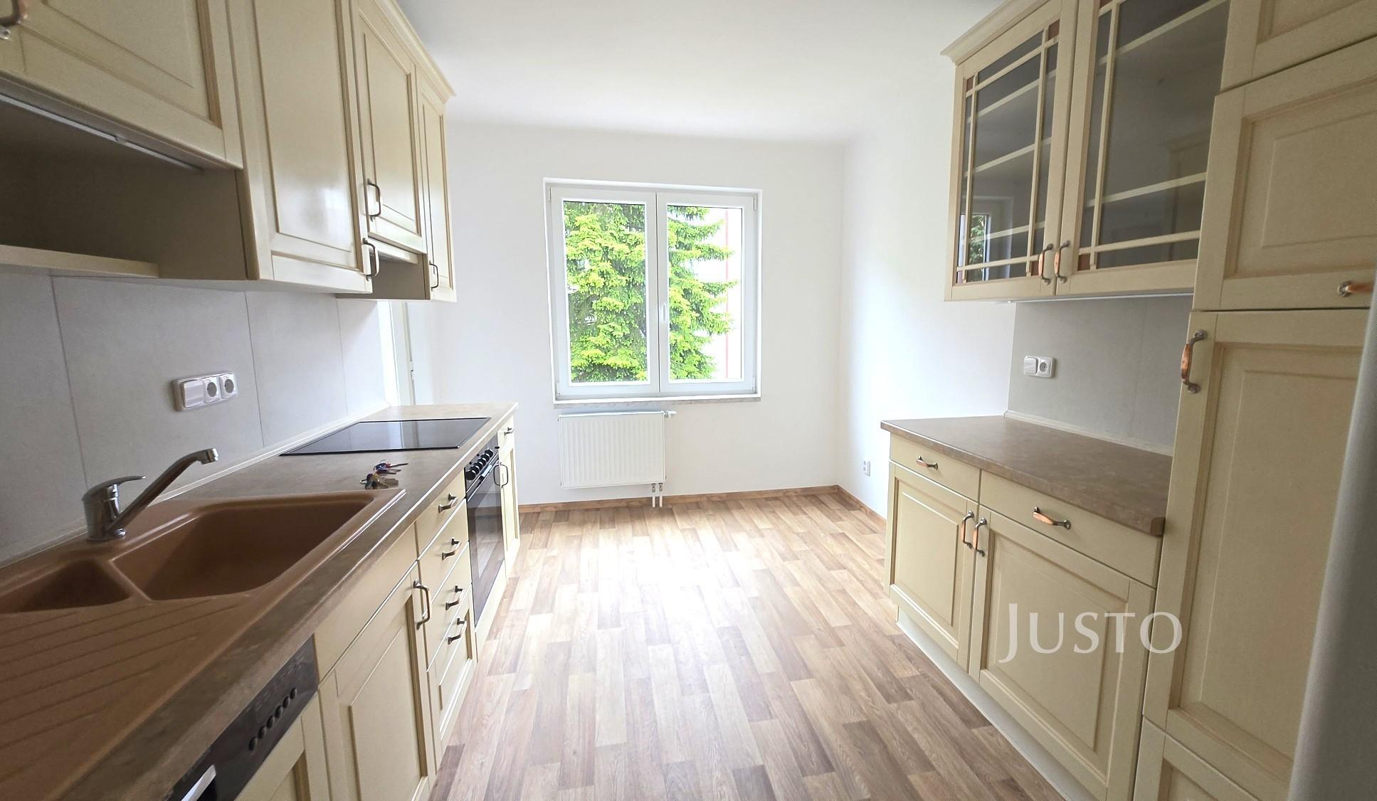 Pronájem 3+1, 76 m² + balkón + parkování Písek - Budovatelská