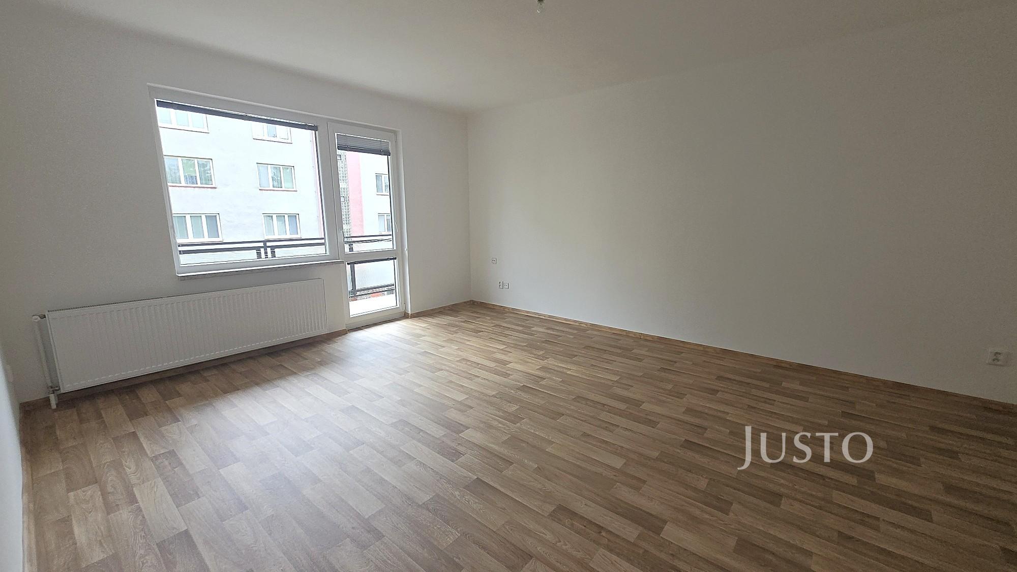 Pronájem 3+1, 76 m² + balkón + parkování Písek - Budovatelská