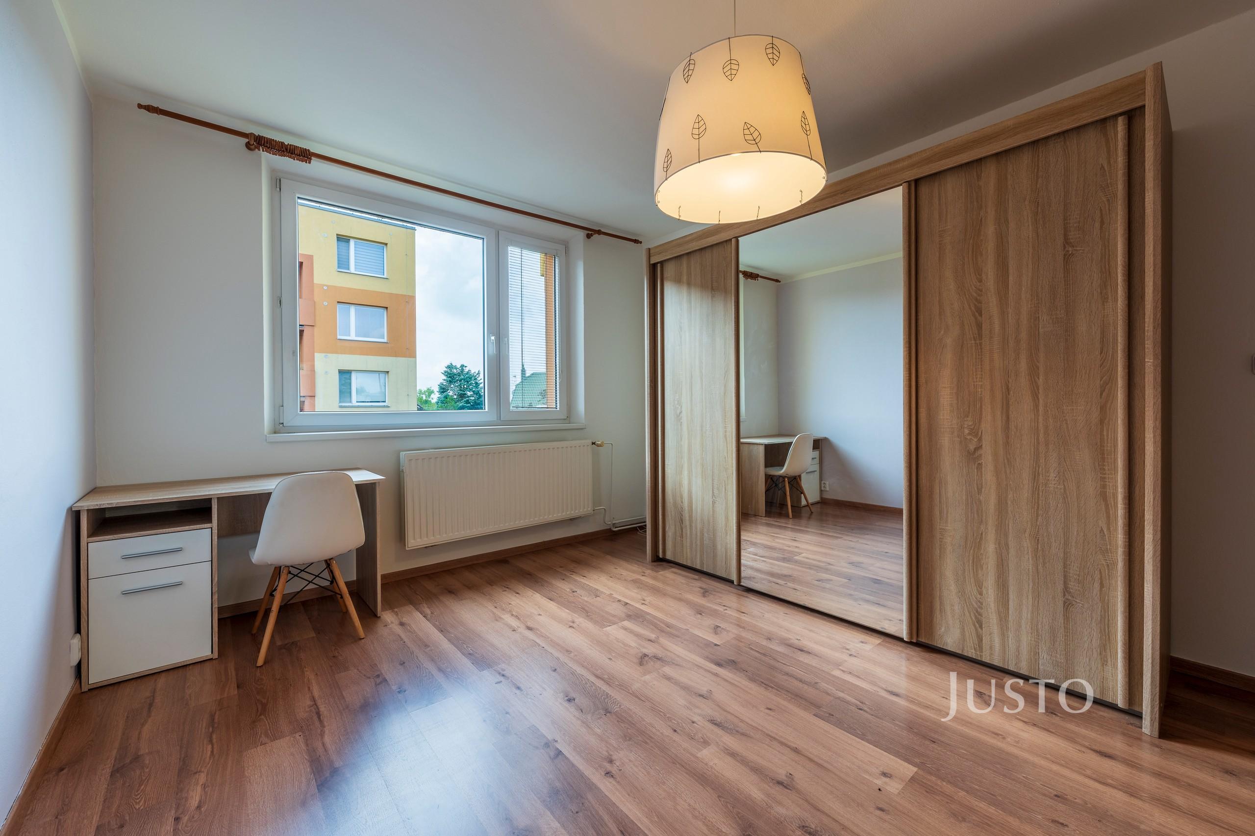 Pronájem 2+1 56 m² + balkón 5 m² + parkování