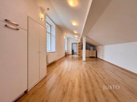 Pronájem bytu, 2+kk, 77 m²