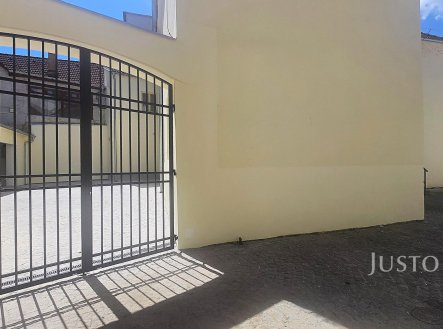 Pronájem garážového stání 20 m², Písek - V Koutě