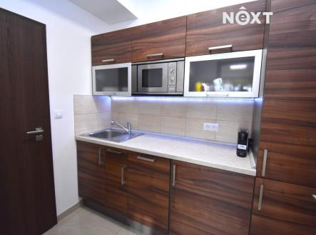 Pronájem komerčního objektu, obchodní centrum, 70 m²