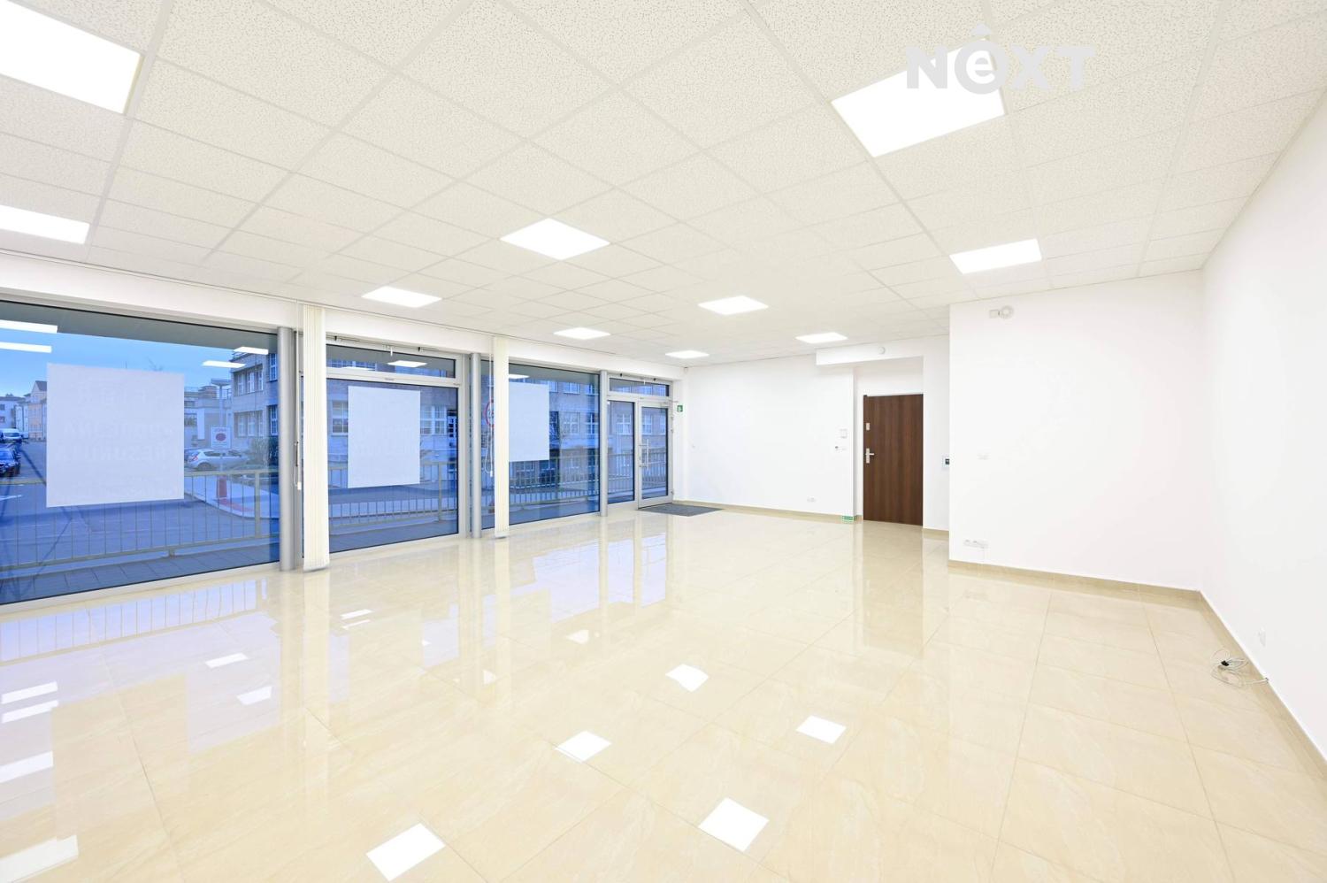 Pronájem komerční Obchodní prostory, 70㎡