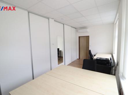Prodej - kanceláře, 285 m²