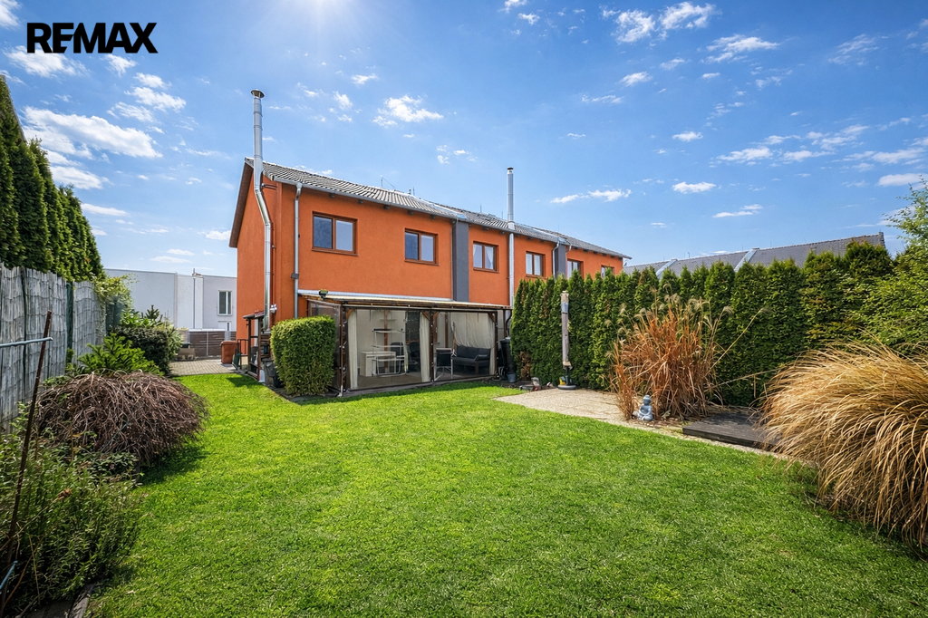 Pohled na dům ze zahrady