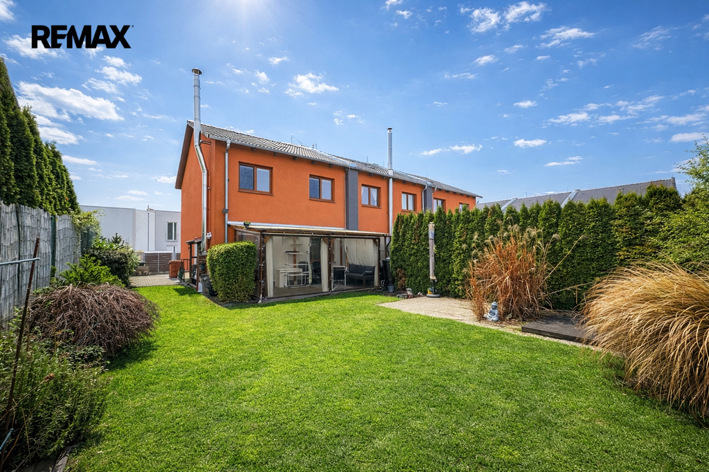 Pohled na dům ze zahrady