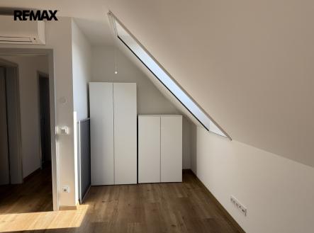 Pronájem kanceláře, 78 m²